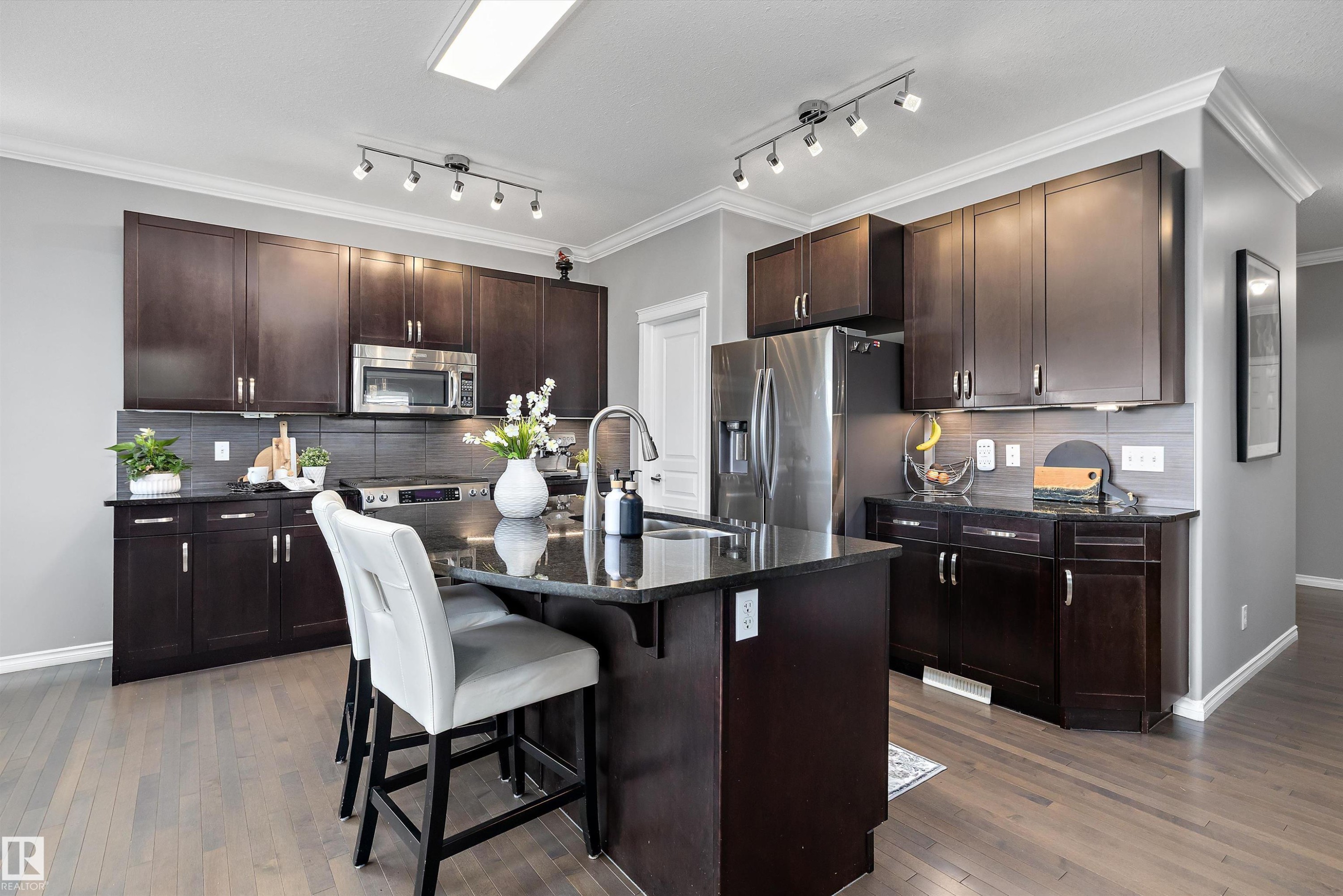 3332 Cutler Crescent Sw, Edmonton, AB - Indoor Photo Showing Dining Room