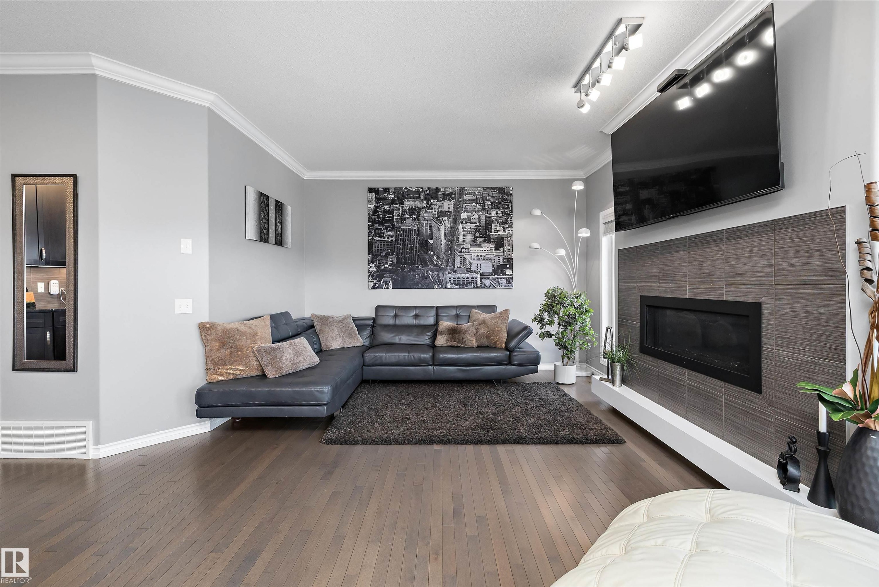 3332 Cutler Crescent Sw, Edmonton, AB - Indoor Photo Showing Living Room