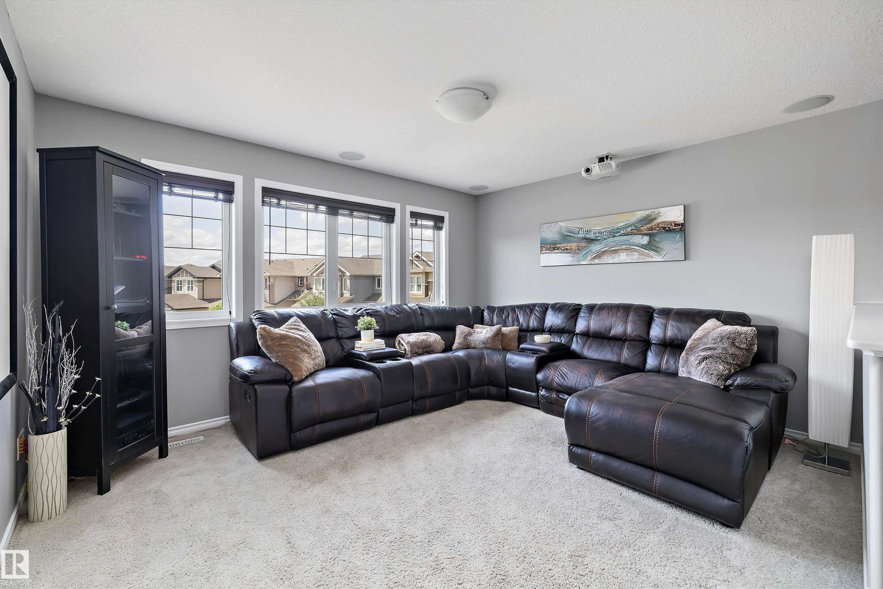 3332 Cutler Crescent Sw, Edmonton, AB - Indoor Photo Showing Living Room