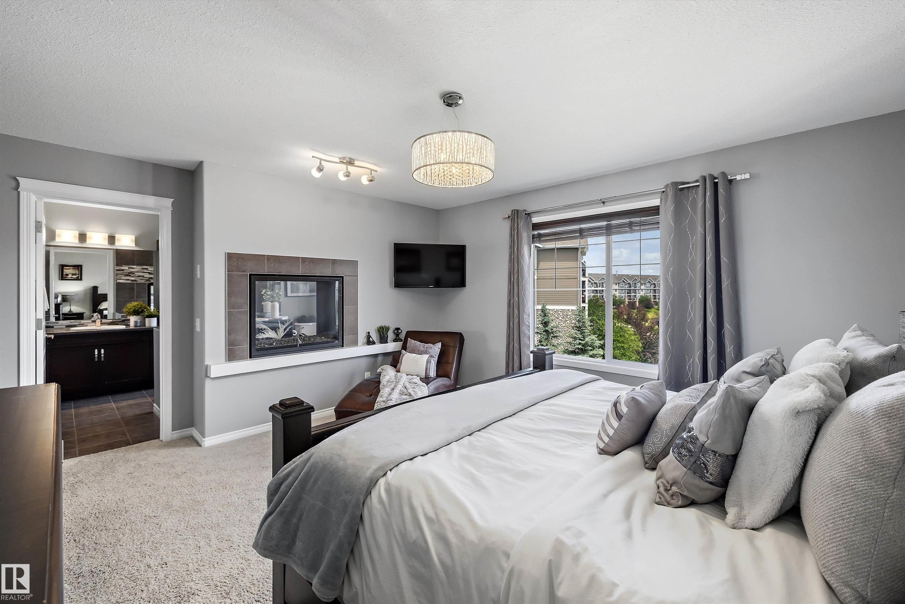 3332 Cutler Crescent Sw, Edmonton, AB - Indoor Photo Showing Bedroom