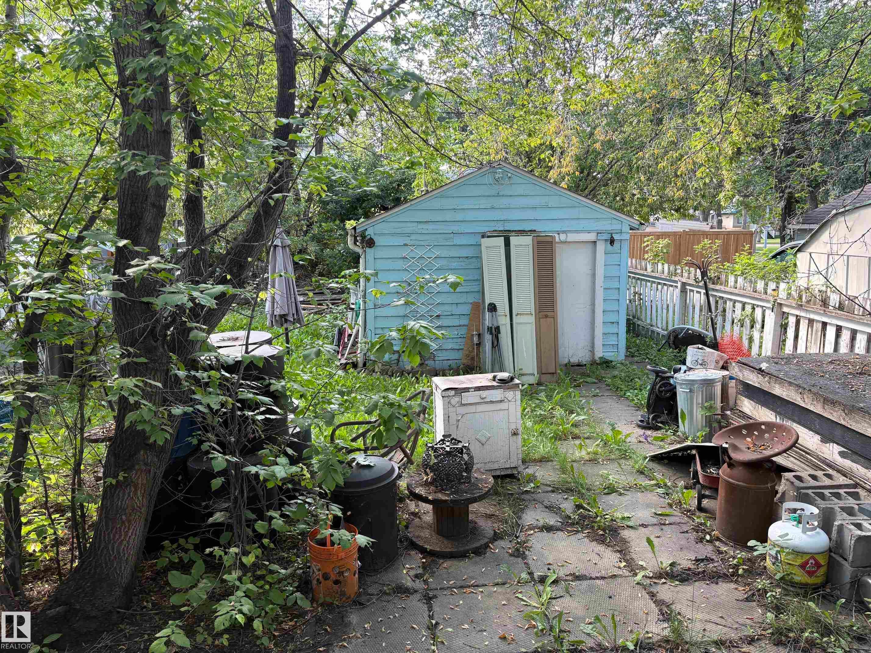 12044 64 Street Nw, Edmonton, AB - Outdoor