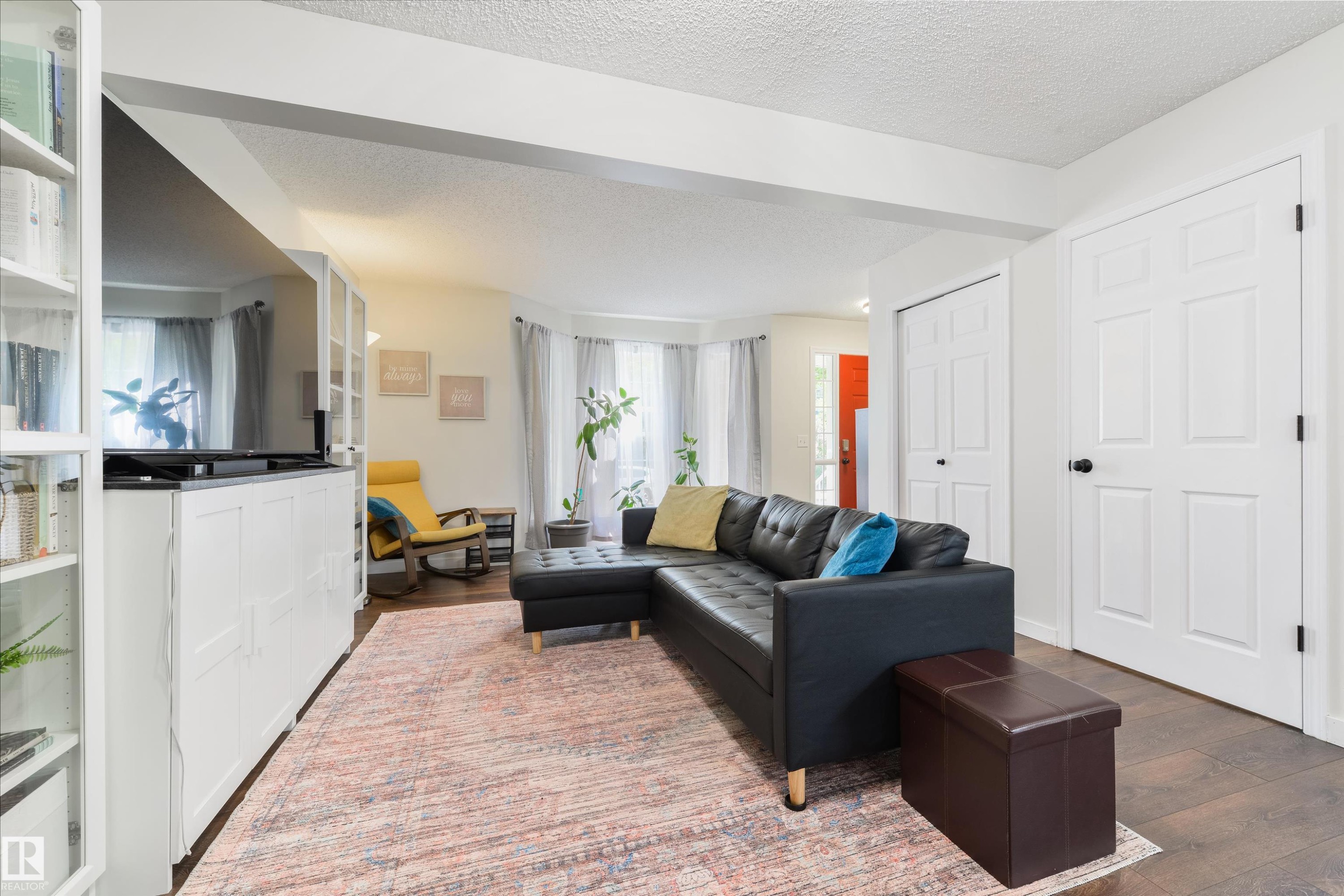 4790 Terwillegar Common Nw, Edmonton, AB - Indoor Photo Showing Living Room