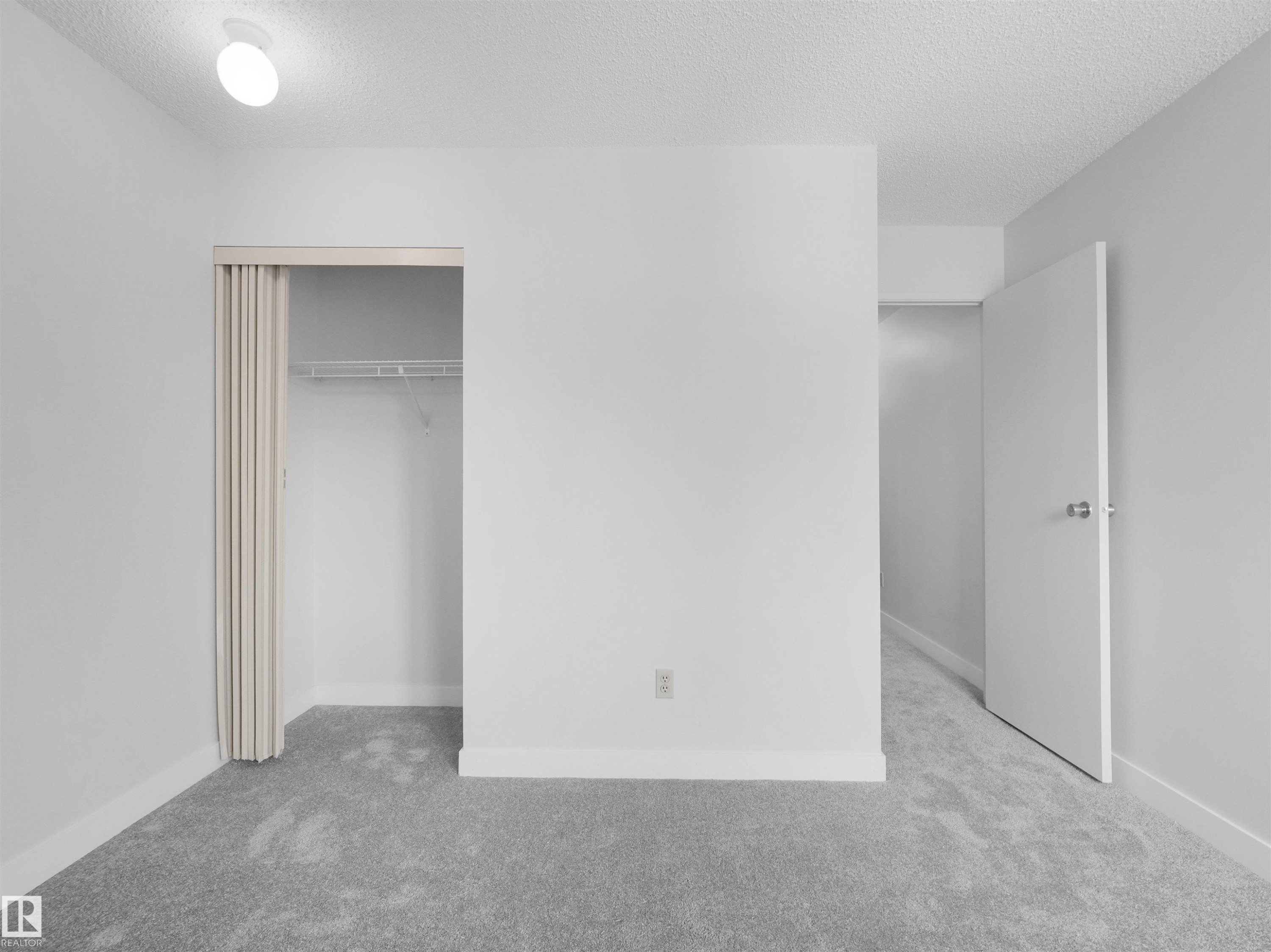 #50 1904 48 St Nw, Edmonton, AB - Indoor Photo Showing Other Room