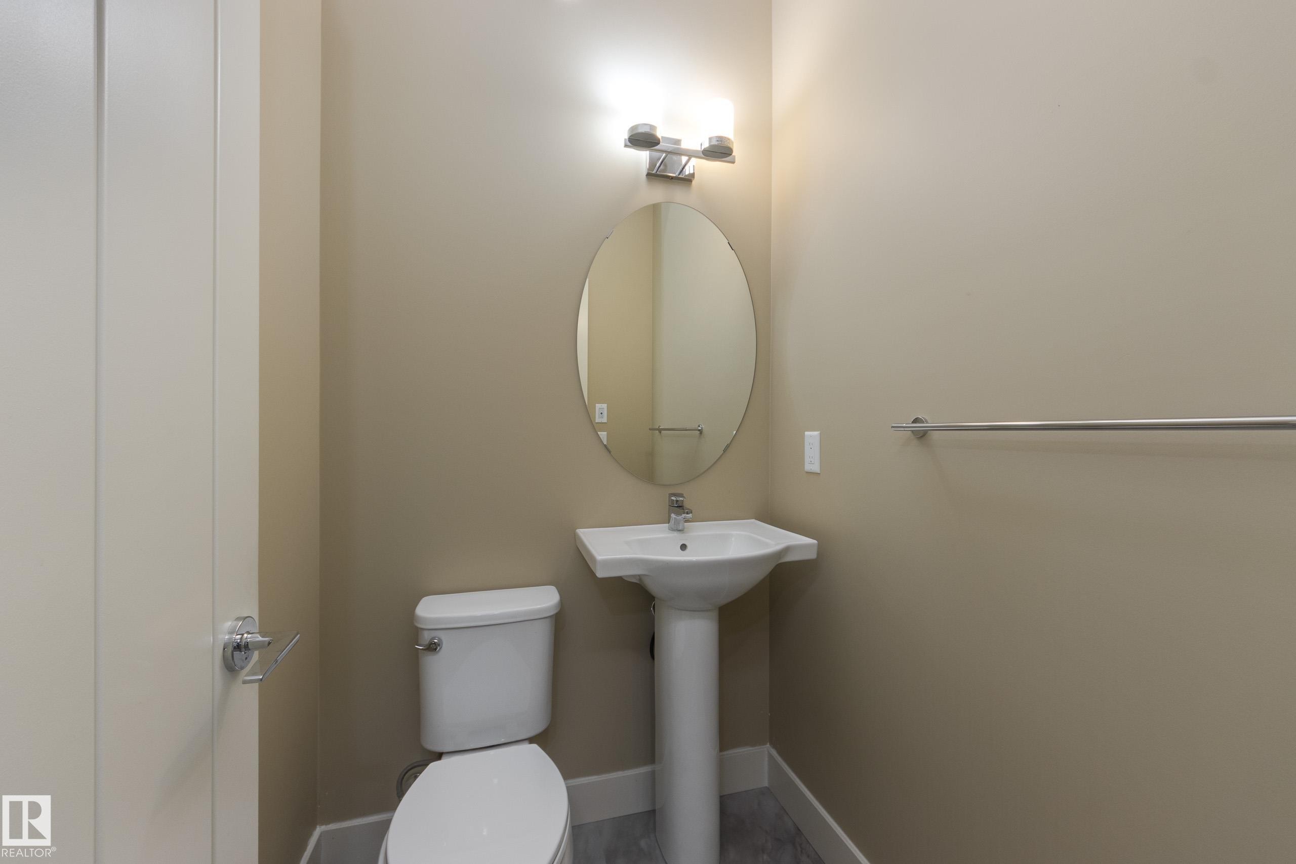 #39 804 Welsh Dr Sw, Edmonton, AB - Indoor Photo Showing Bathroom
