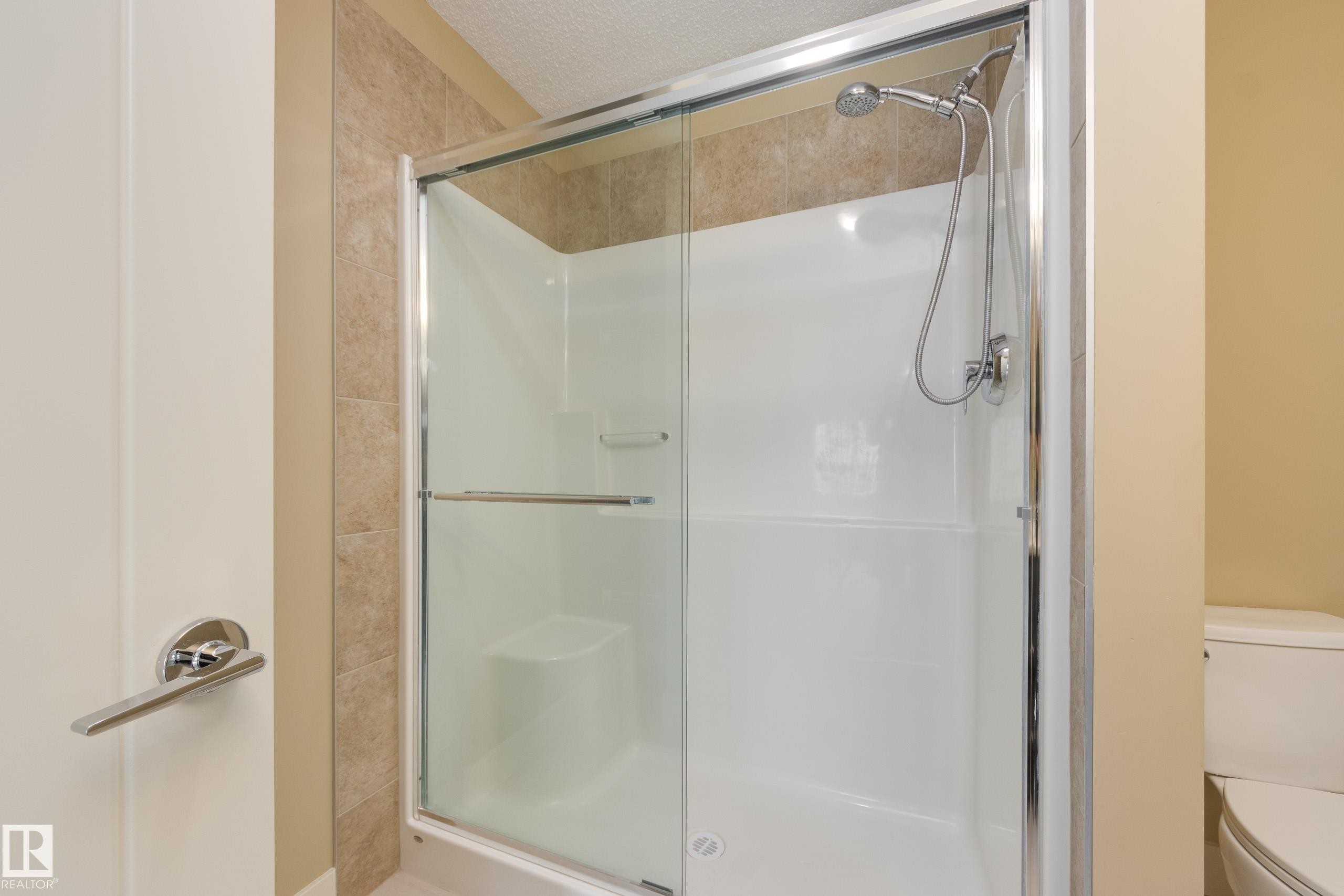 #39 804 Welsh Dr Sw, Edmonton, AB - Indoor Photo Showing Bathroom