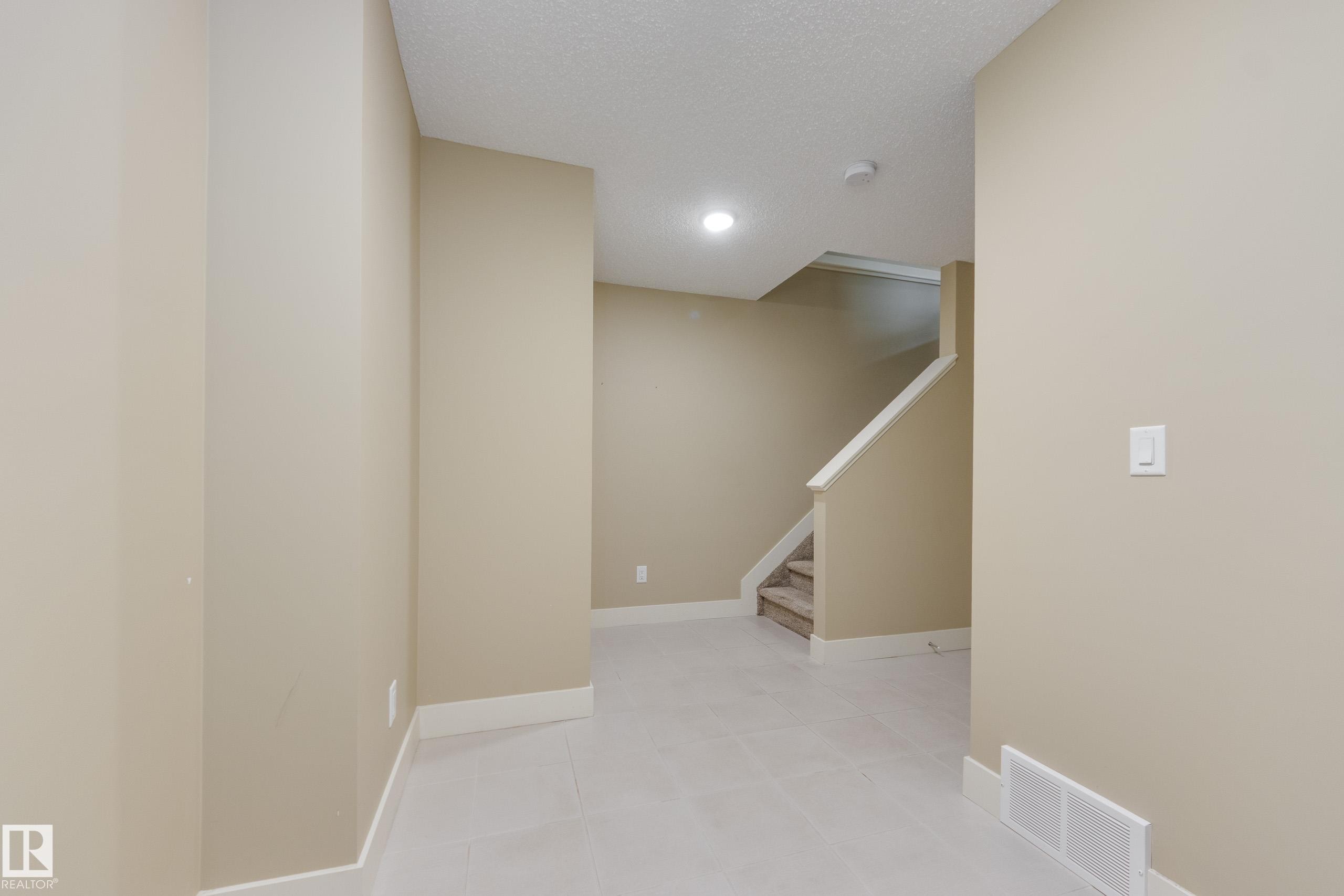 #39 804 Welsh Dr Sw, Edmonton, AB - Indoor