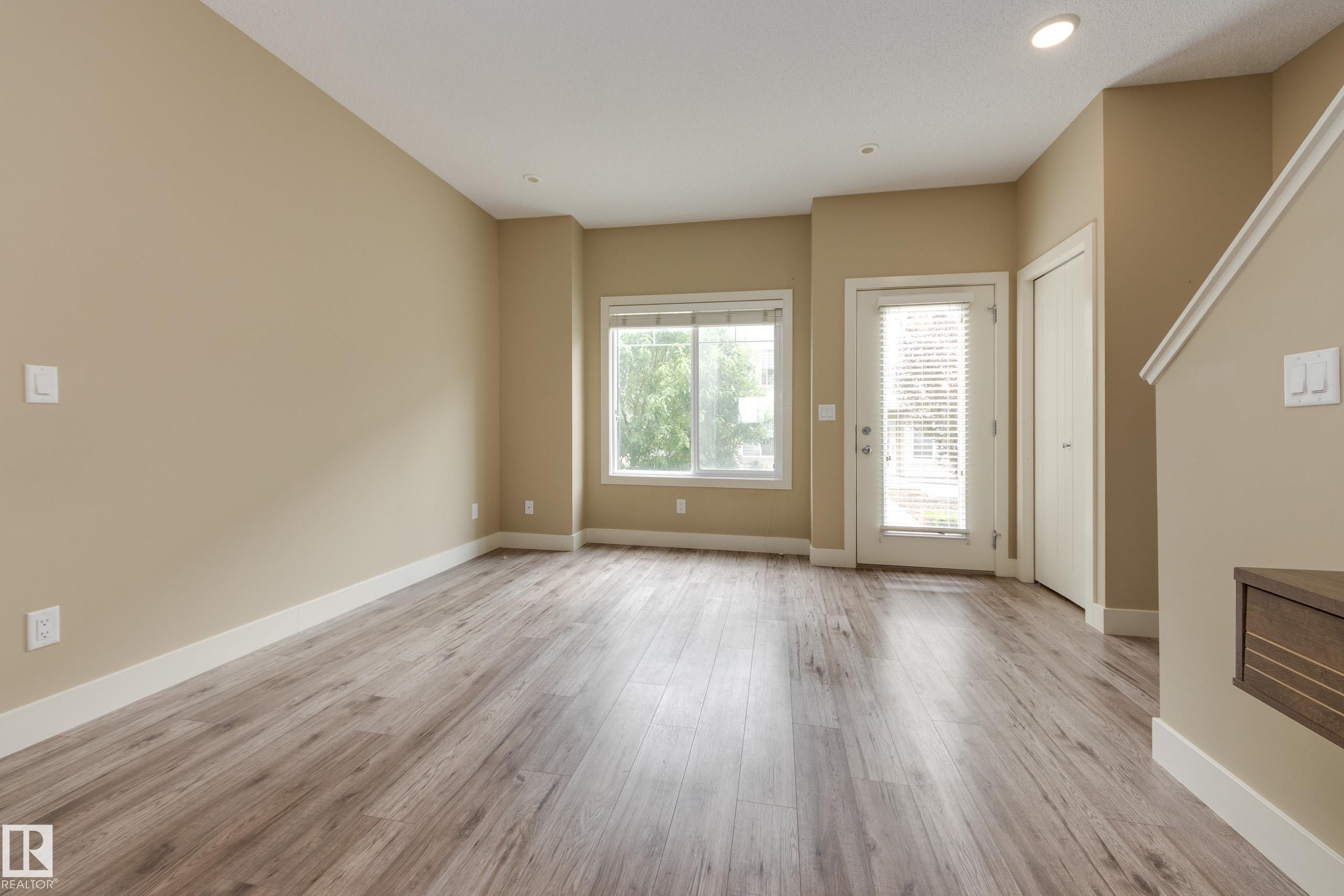 #39 804 Welsh Dr Sw, Edmonton, AB - Indoor Photo Showing Other Room