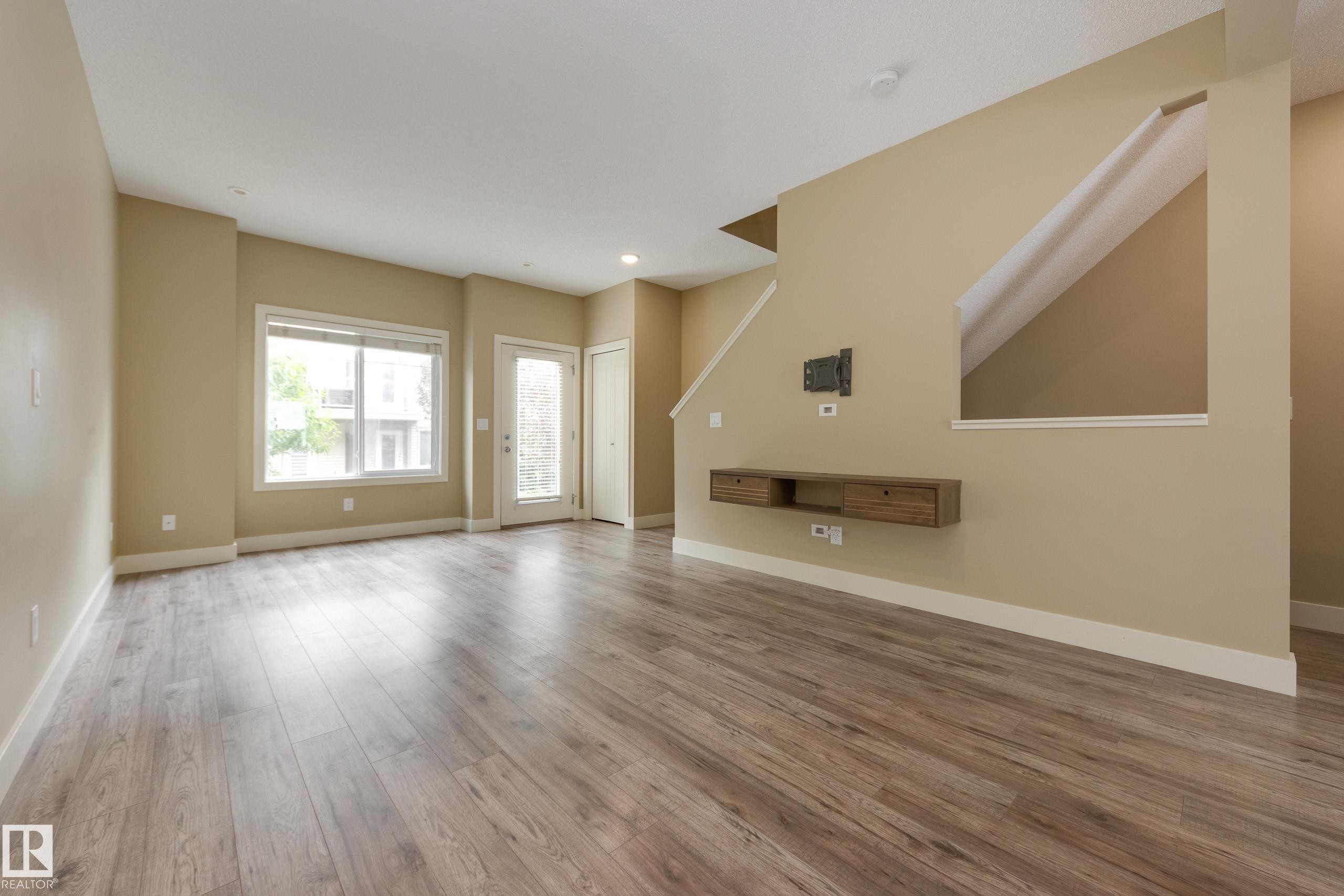 #39 804 Welsh Dr Sw, Edmonton, AB - Indoor Photo Showing Other Room