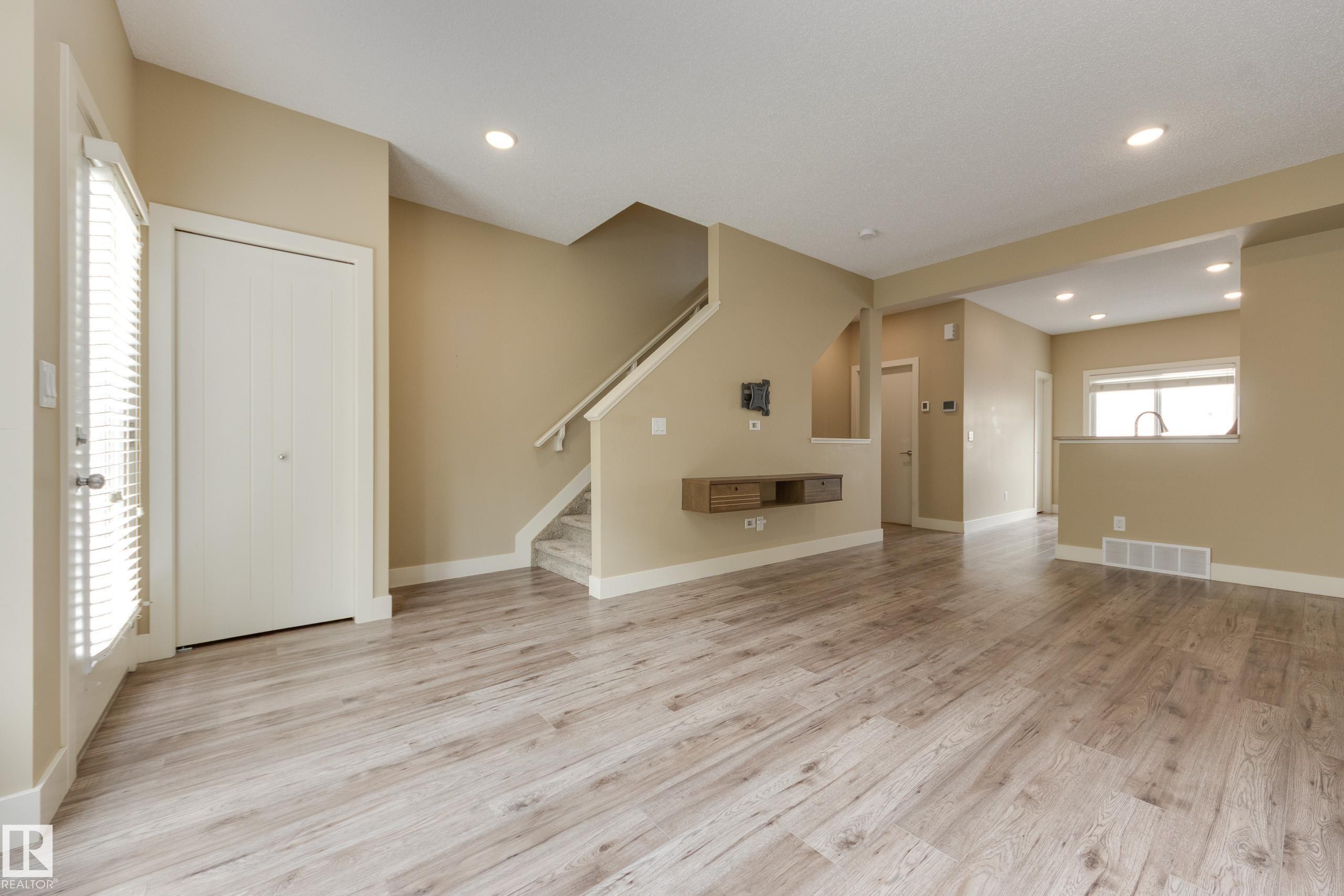 #39 804 Welsh Dr Sw, Edmonton, AB - Indoor Photo Showing Other Room