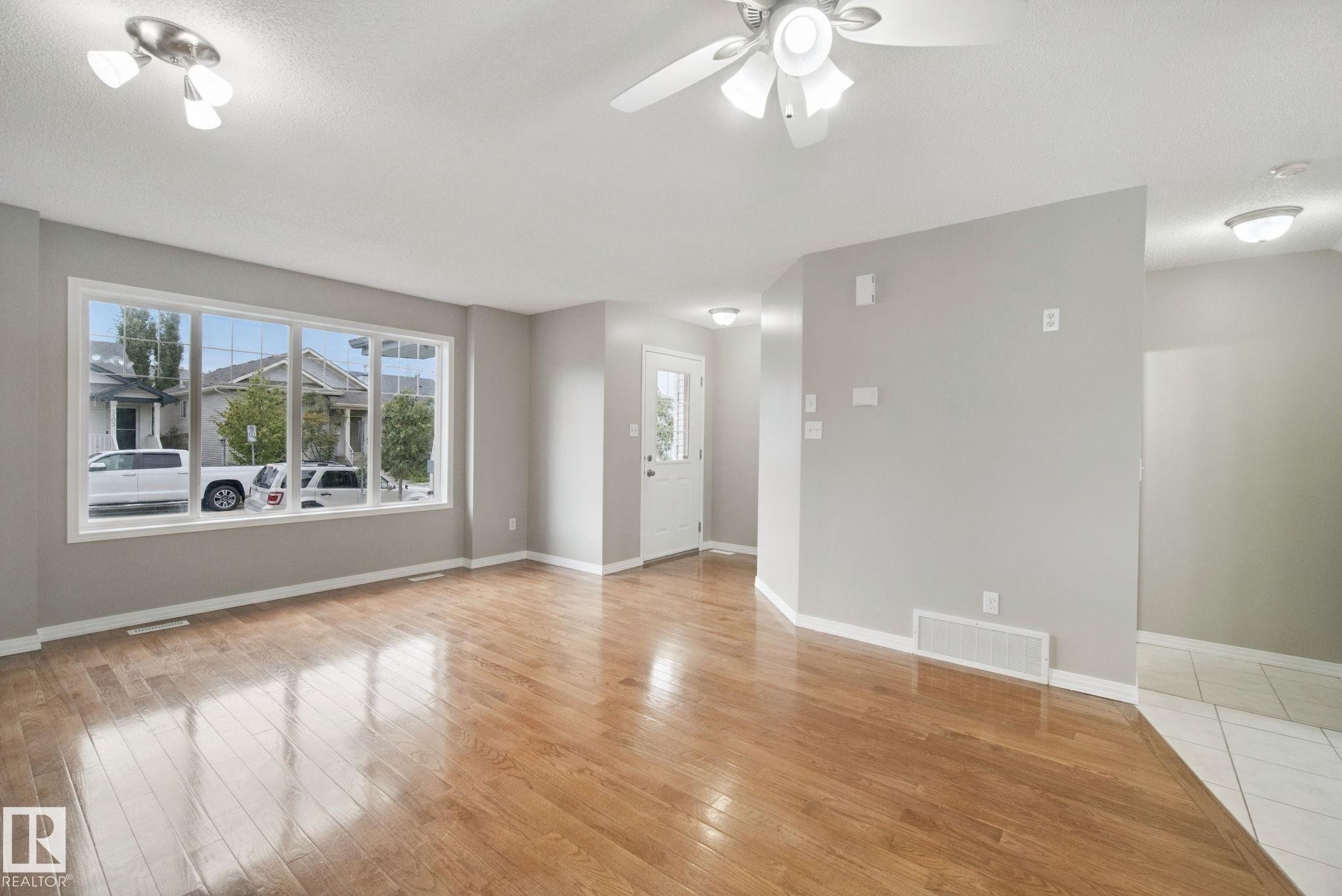 3104 32 Avenue Nw, Edmonton, AB - Indoor