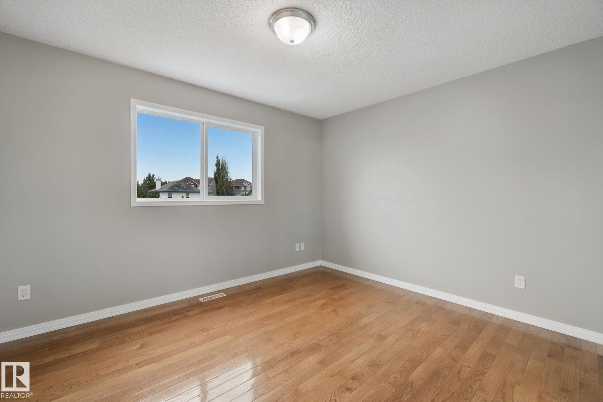 3104 32 Avenue Nw, Edmonton, AB - Indoor Photo Showing Other Room