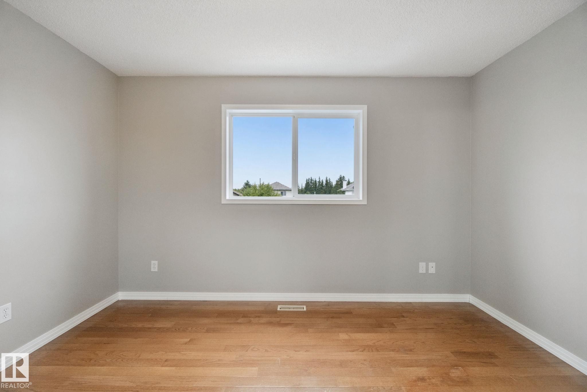 3104 32 Avenue Nw, Edmonton, AB - Indoor Photo Showing Other Room