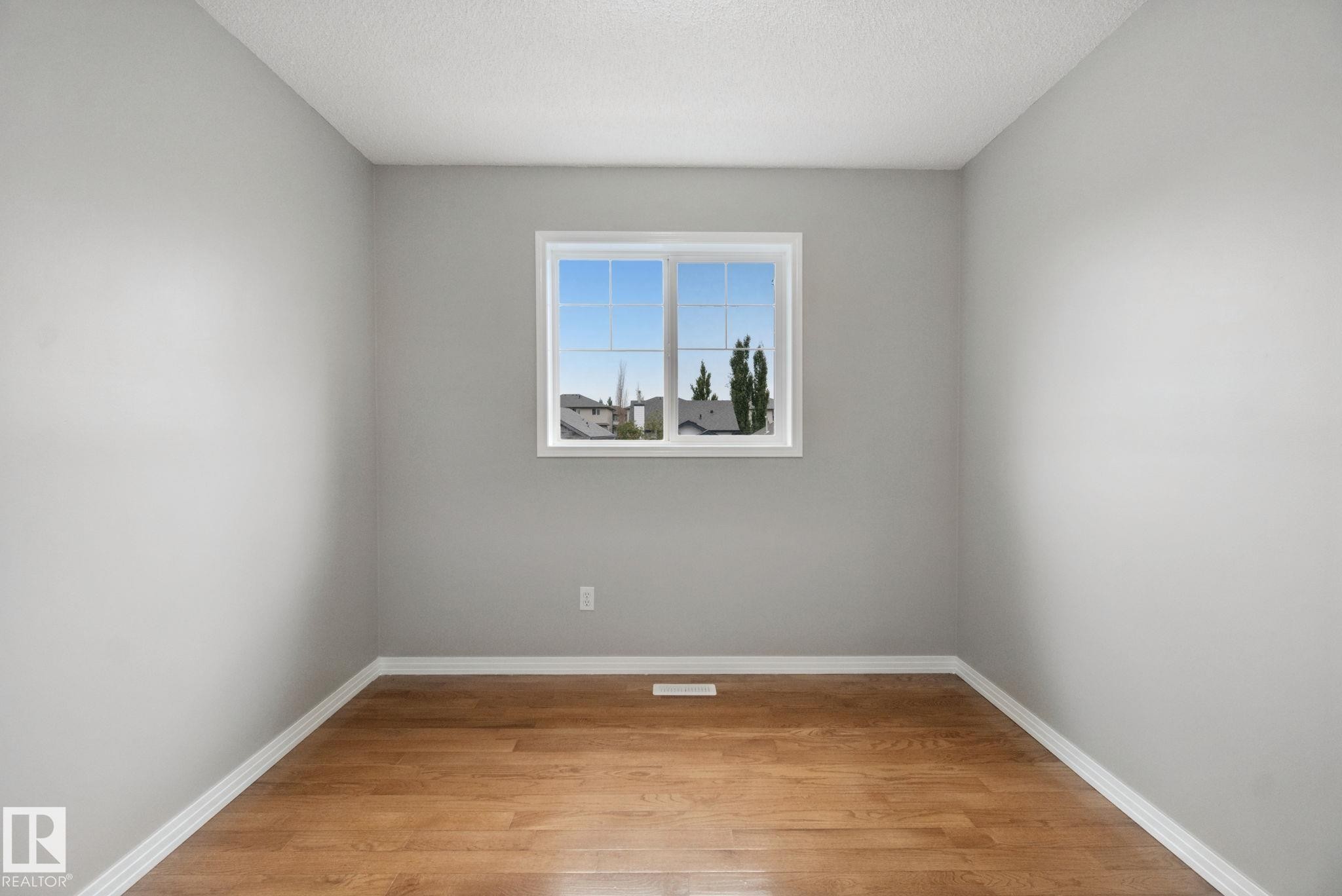 3104 32 Avenue Nw, Edmonton, AB - Indoor Photo Showing Other Room