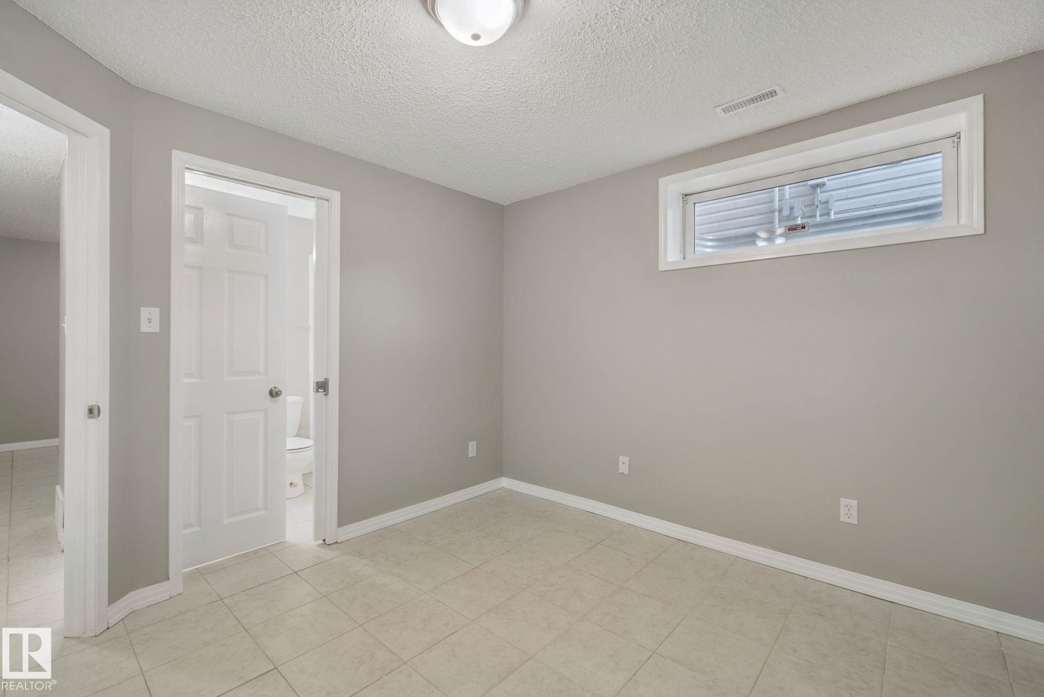 3104 32 Avenue Nw, Edmonton, AB - Indoor Photo Showing Other Room