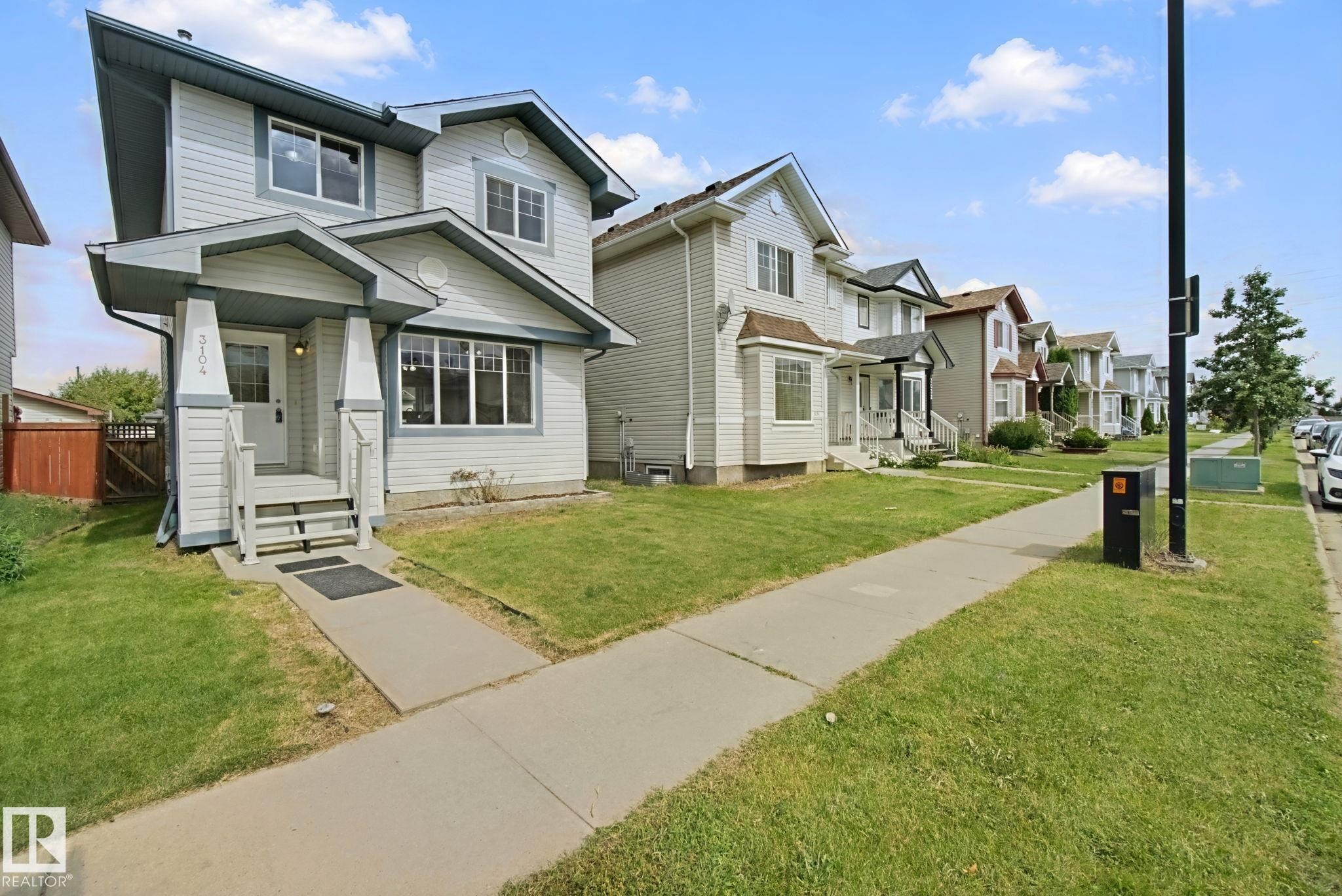 3104 32 Avenue Nw, Edmonton, AB - Outdoor With Facade