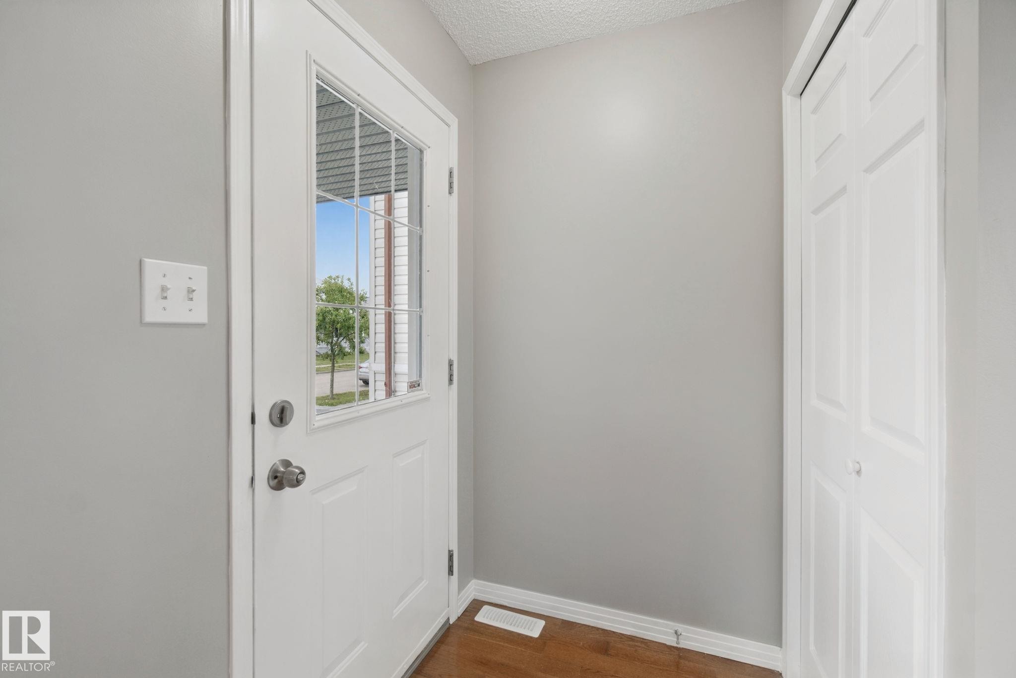 3104 32 Avenue Nw, Edmonton, AB - Indoor Photo Showing Other Room