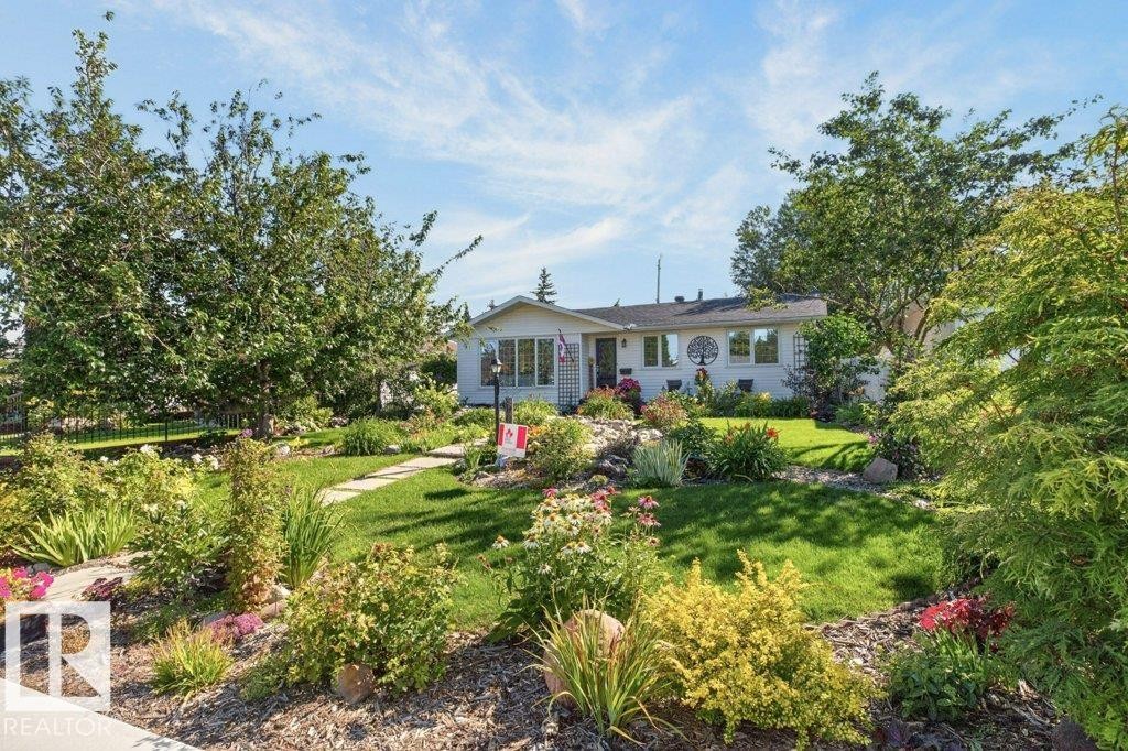 9047 52 Street Nw, Edmonton, AB - Outdoor