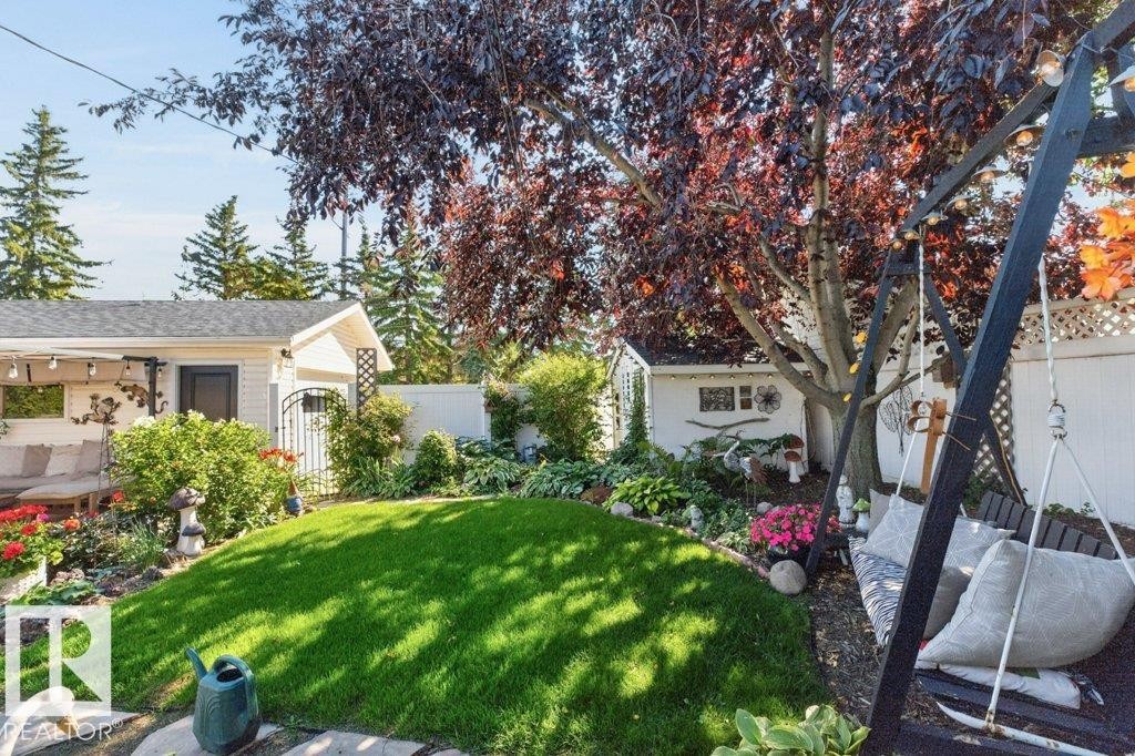 9047 52 Street Nw, Edmonton, AB - Outdoor