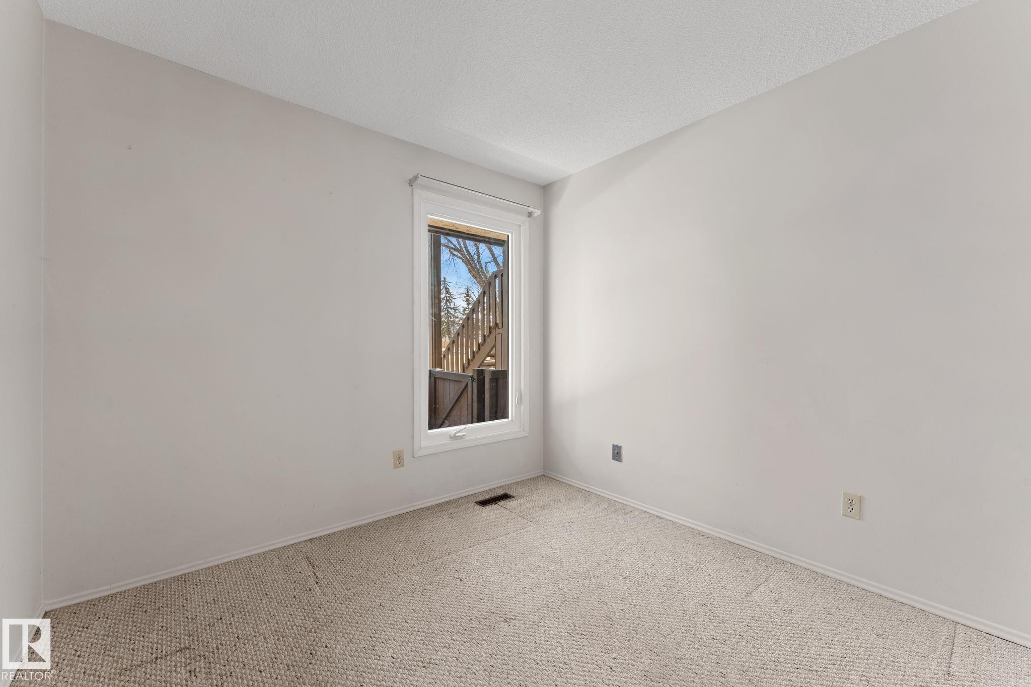 164 Surrey Gardens Nw, Edmonton, AB - Indoor Photo Showing Other Room