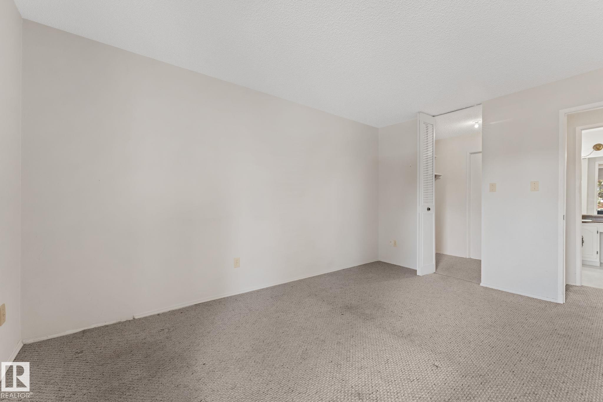 164 Surrey Gardens Nw, Edmonton, AB - Indoor Photo Showing Other Room