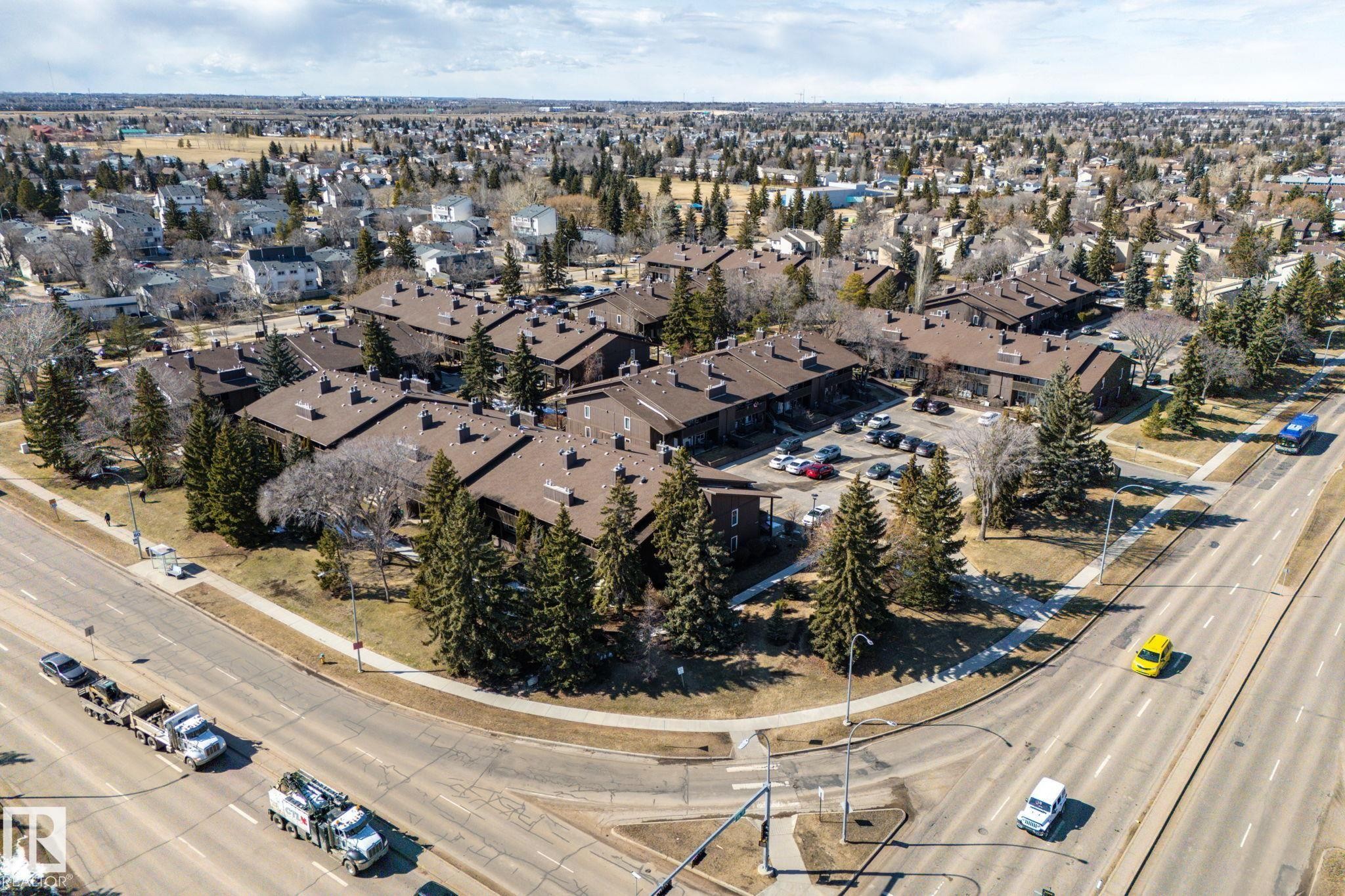 164 Surrey Gardens Nw, Edmonton, AB - Outdoor With View
