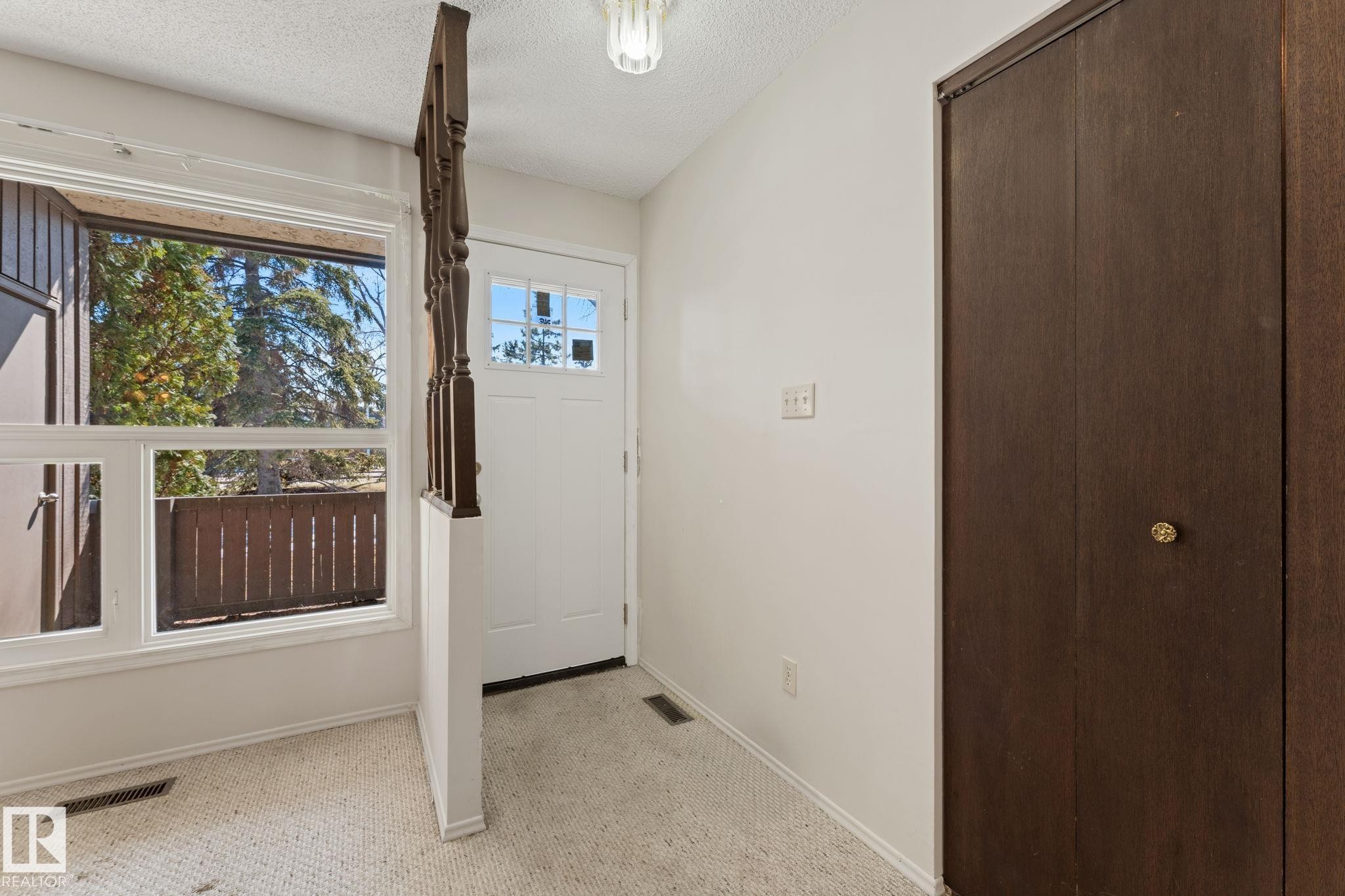 164 Surrey Gardens Nw, Edmonton, AB - Indoor Photo Showing Other Room