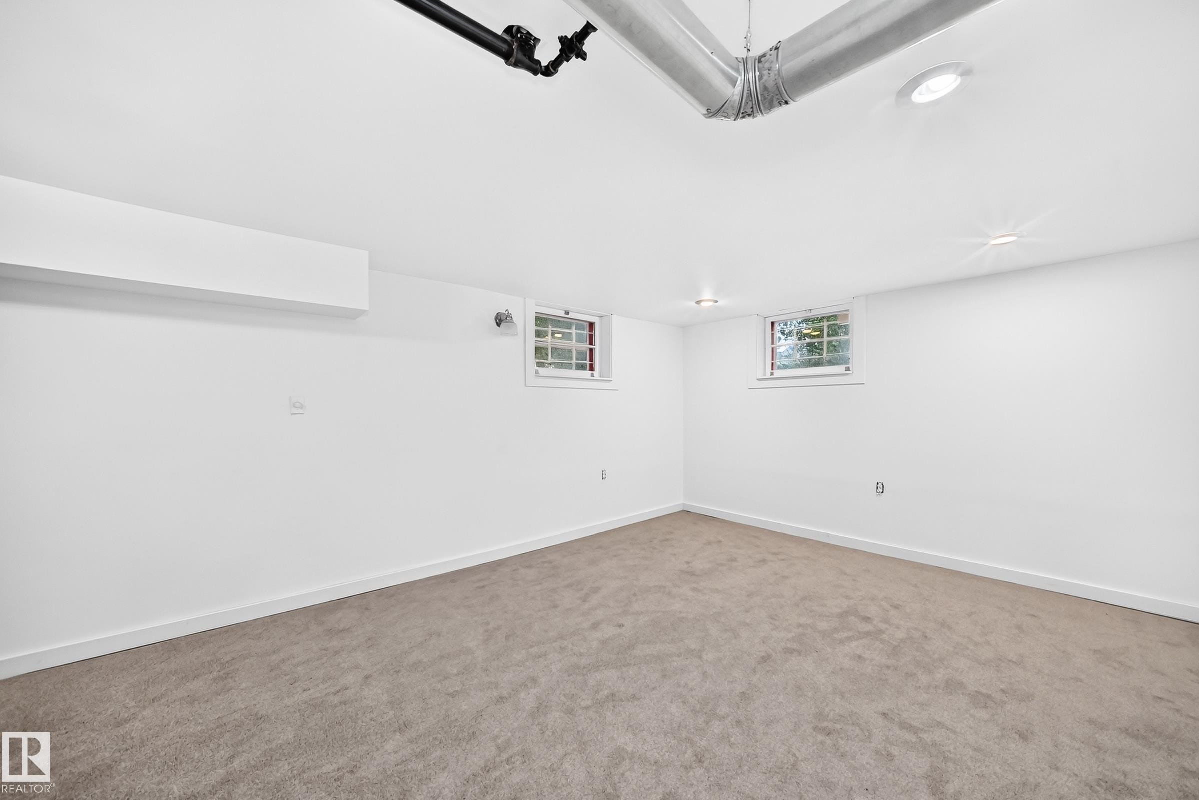 11419 126 Street Nw, Edmonton, AB - Indoor Photo Showing Other Room