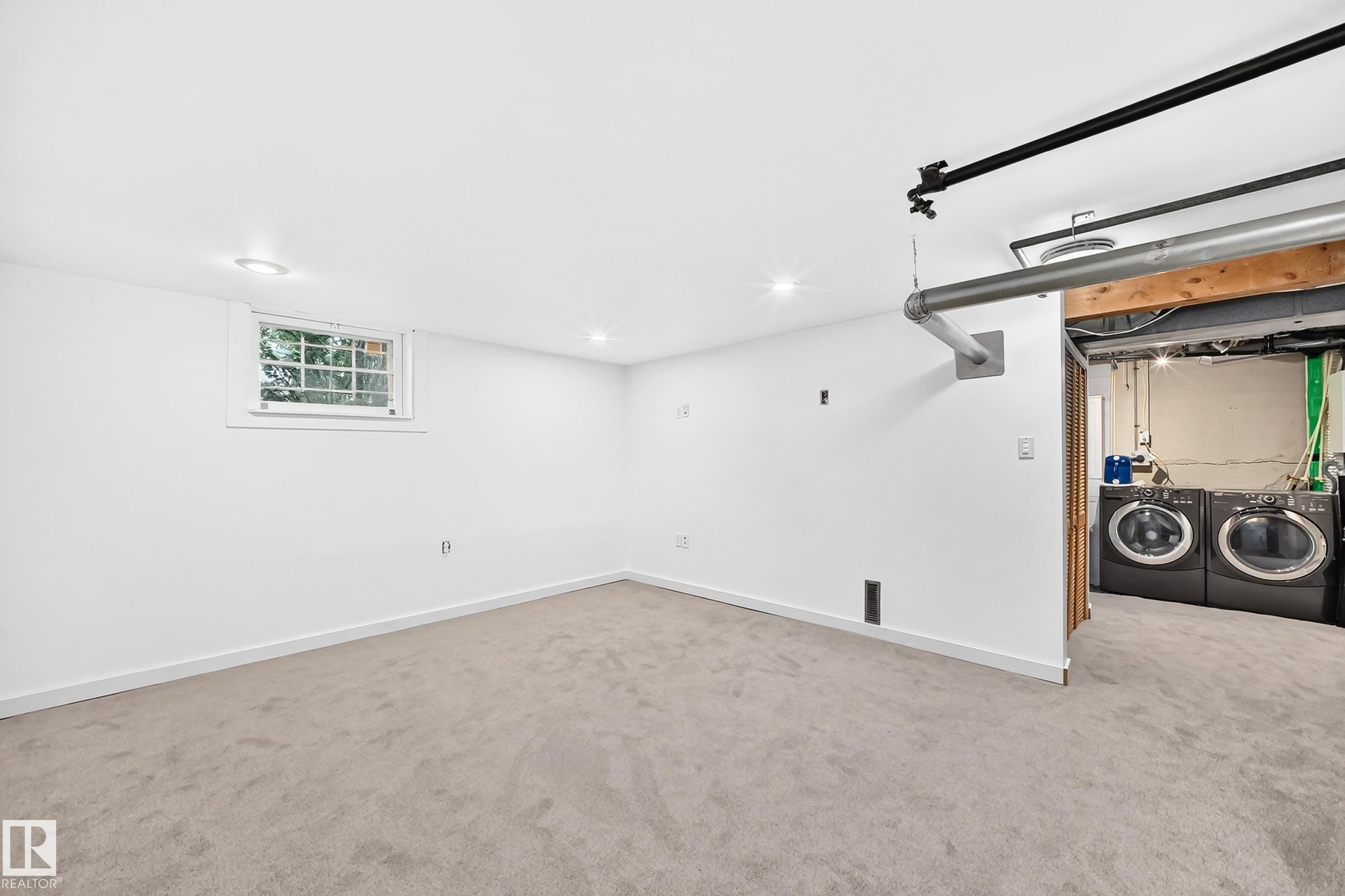11419 126 Street Nw, Edmonton, AB - Indoor