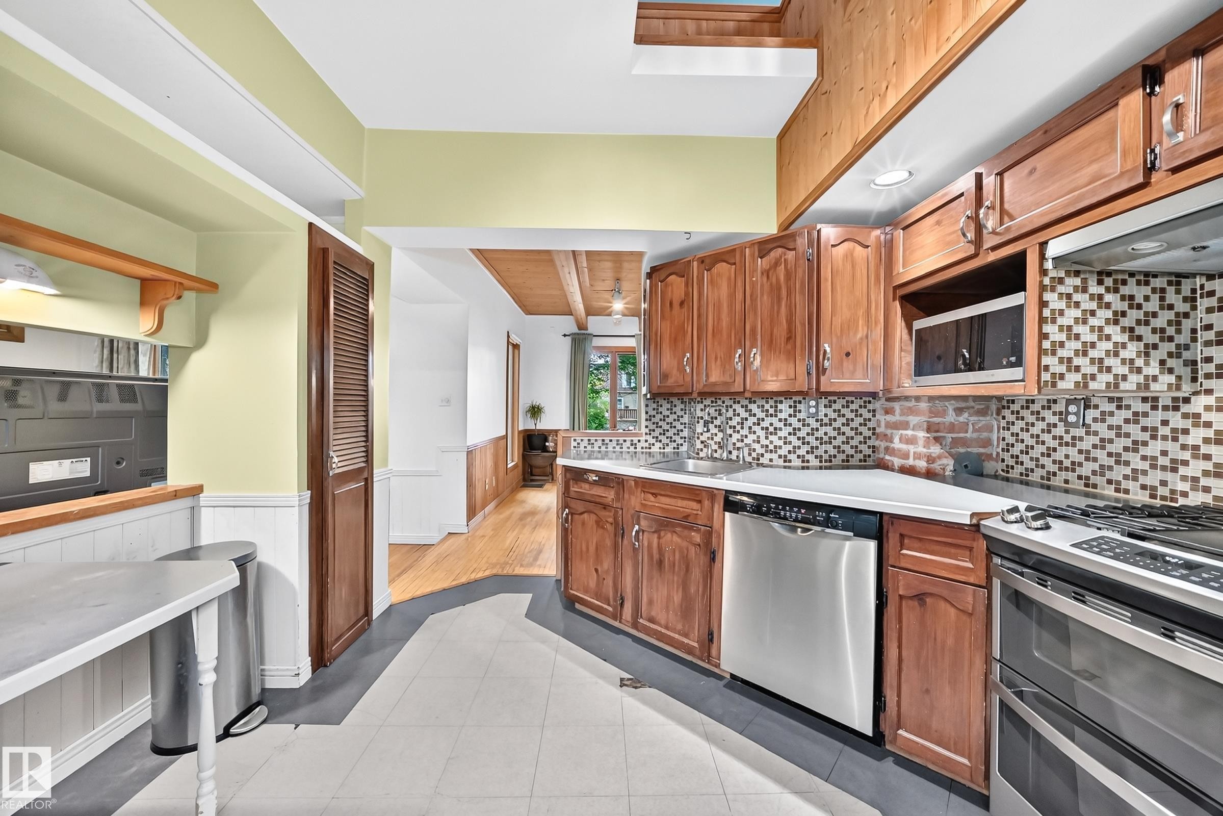 11419 126 Street Nw, Edmonton, AB - Indoor Photo Showing Kitchen With Stainless Steel Kitchen