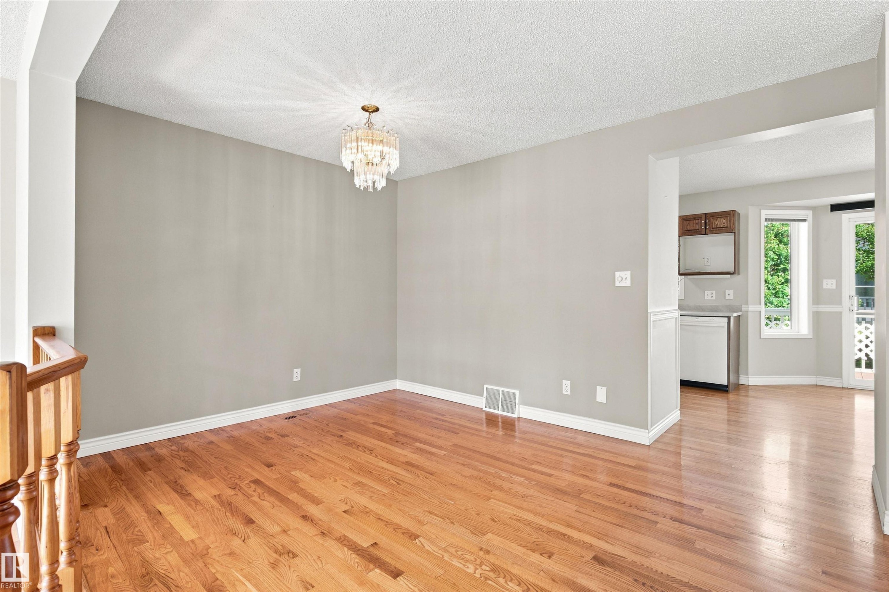 #1 3311 58 St Nw, Edmonton, AB - Indoor Photo Showing Other Room