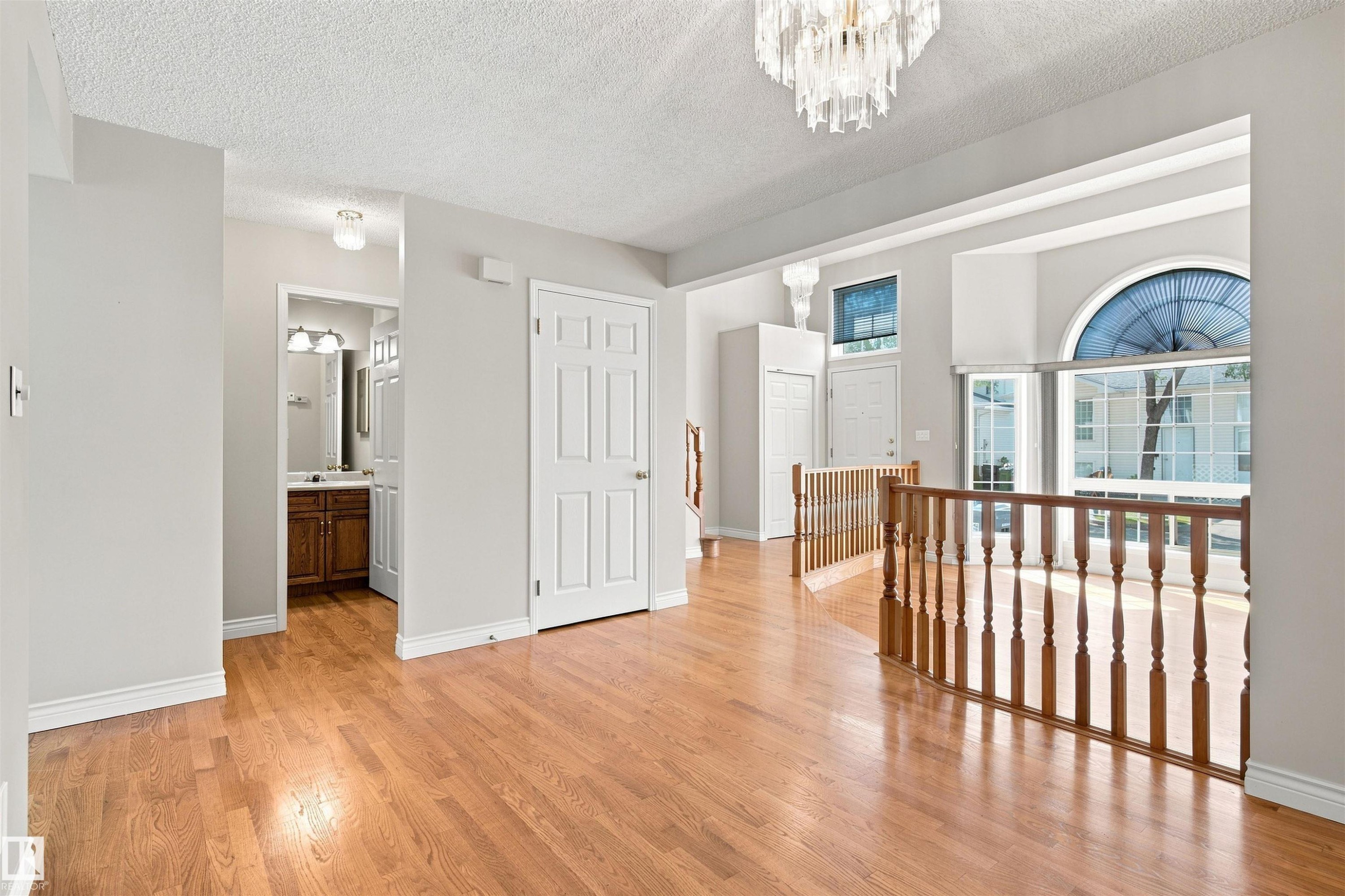 #1 3311 58 St Nw, Edmonton, AB - Indoor Photo Showing Other Room