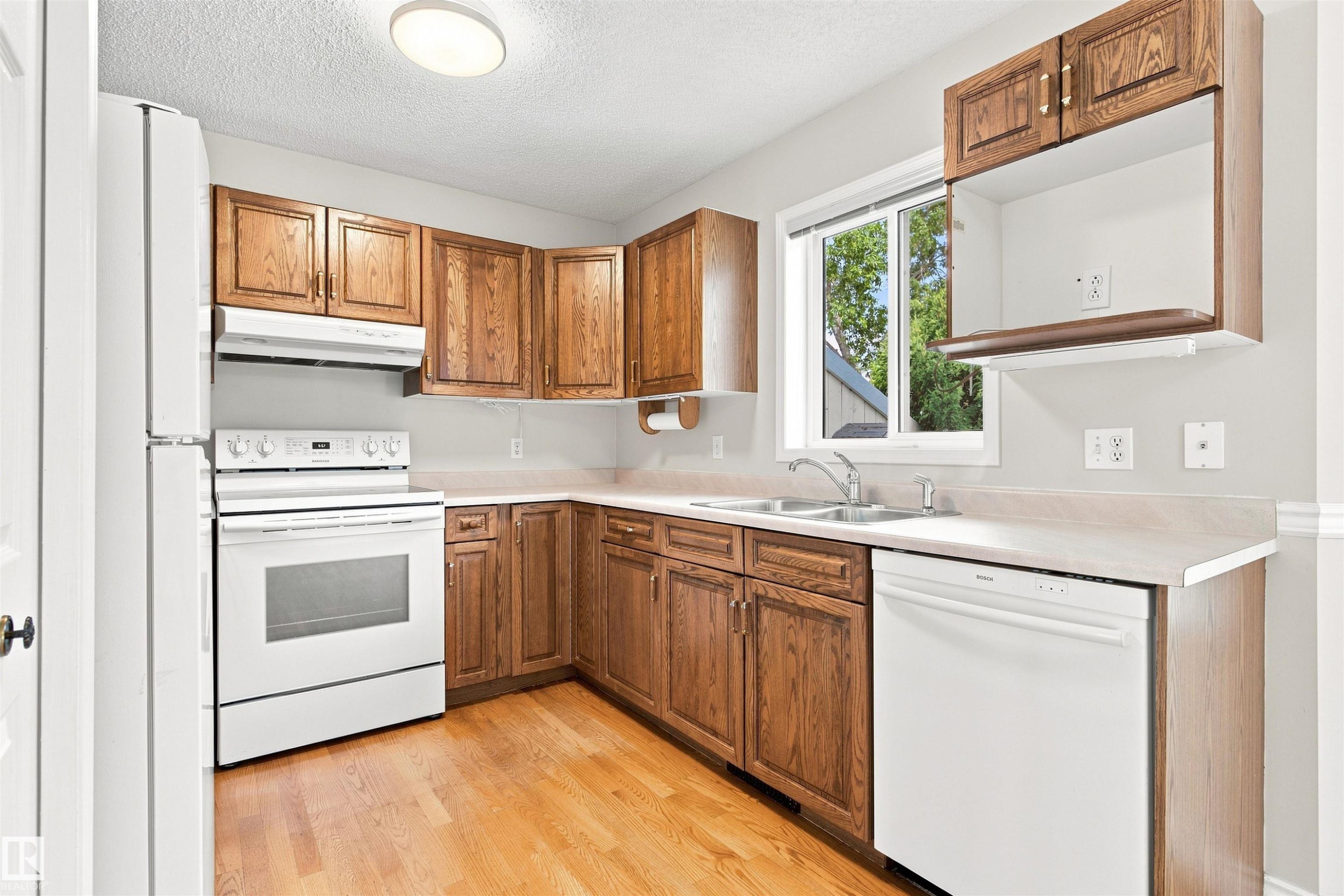 #1 3311 58 St Nw, Edmonton, AB - Indoor Photo Showing Kitchen With Double Sink