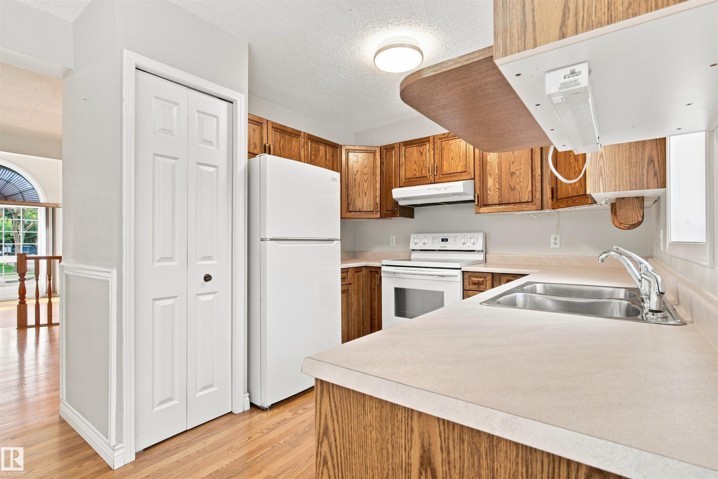 #1 3311 58 St Nw, Edmonton, AB - Indoor Photo Showing Kitchen With Double Sink