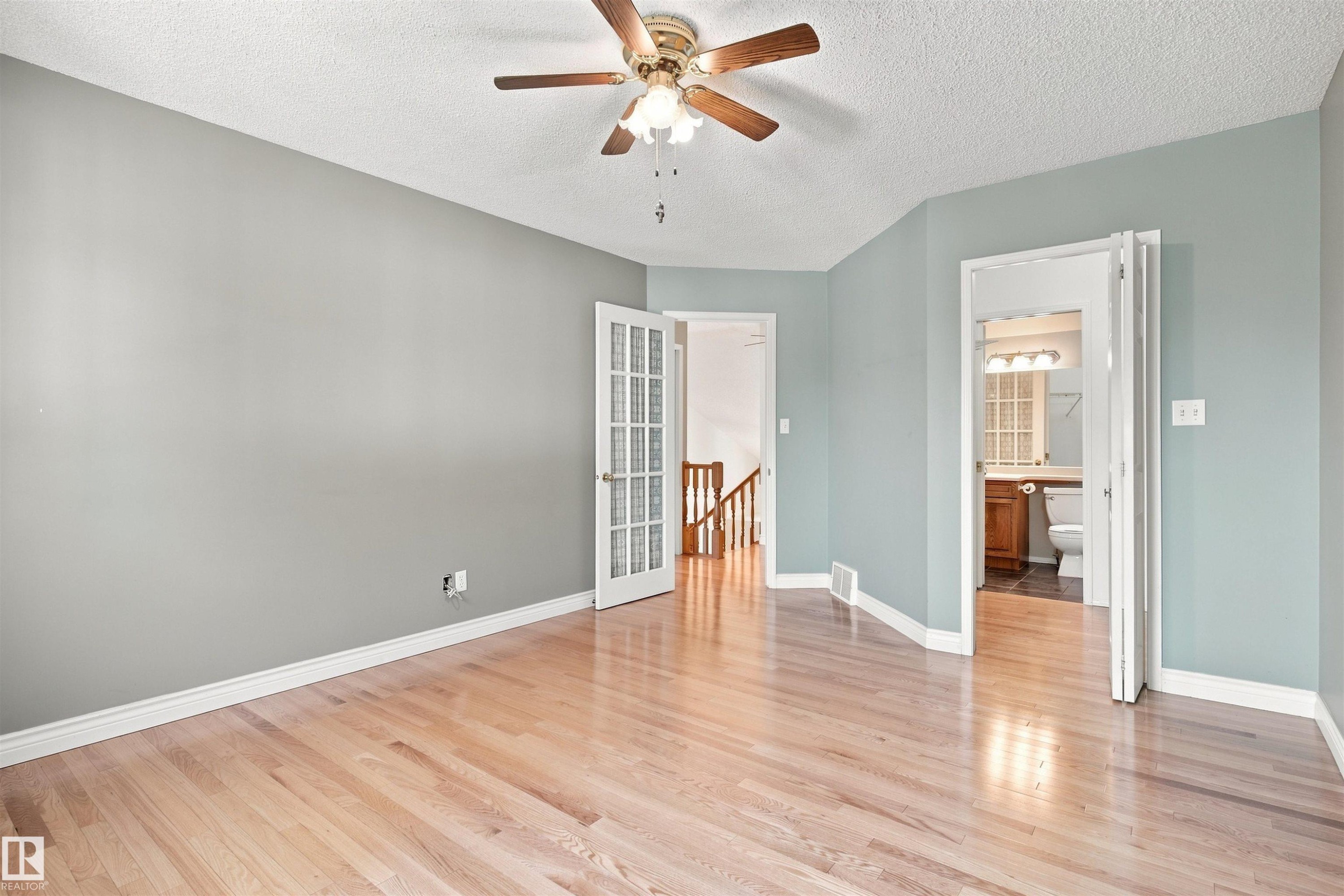 #1 3311 58 St Nw, Edmonton, AB - Indoor Photo Showing Other Room