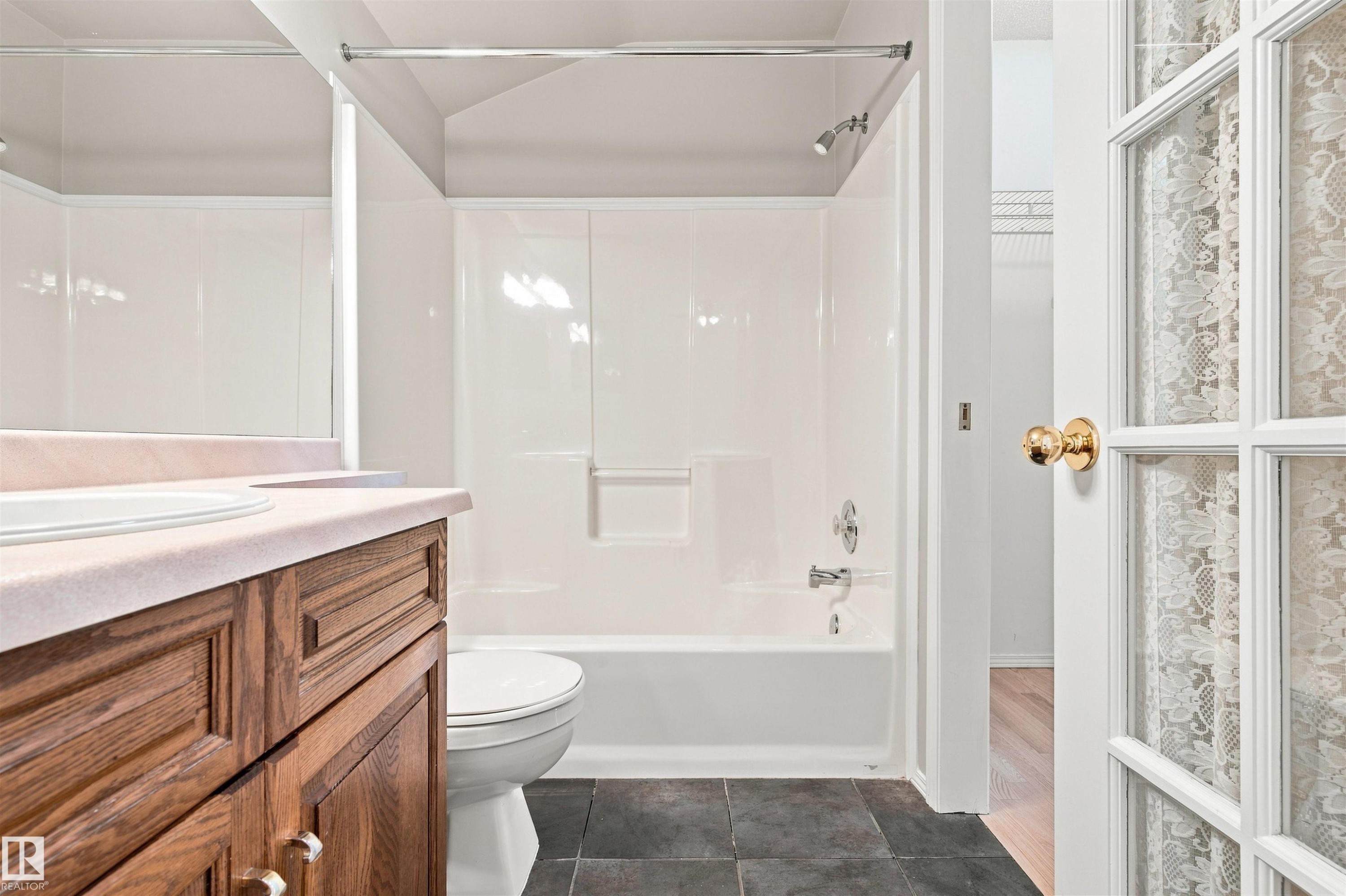 #1 3311 58 St Nw, Edmonton, AB - Indoor Photo Showing Bathroom