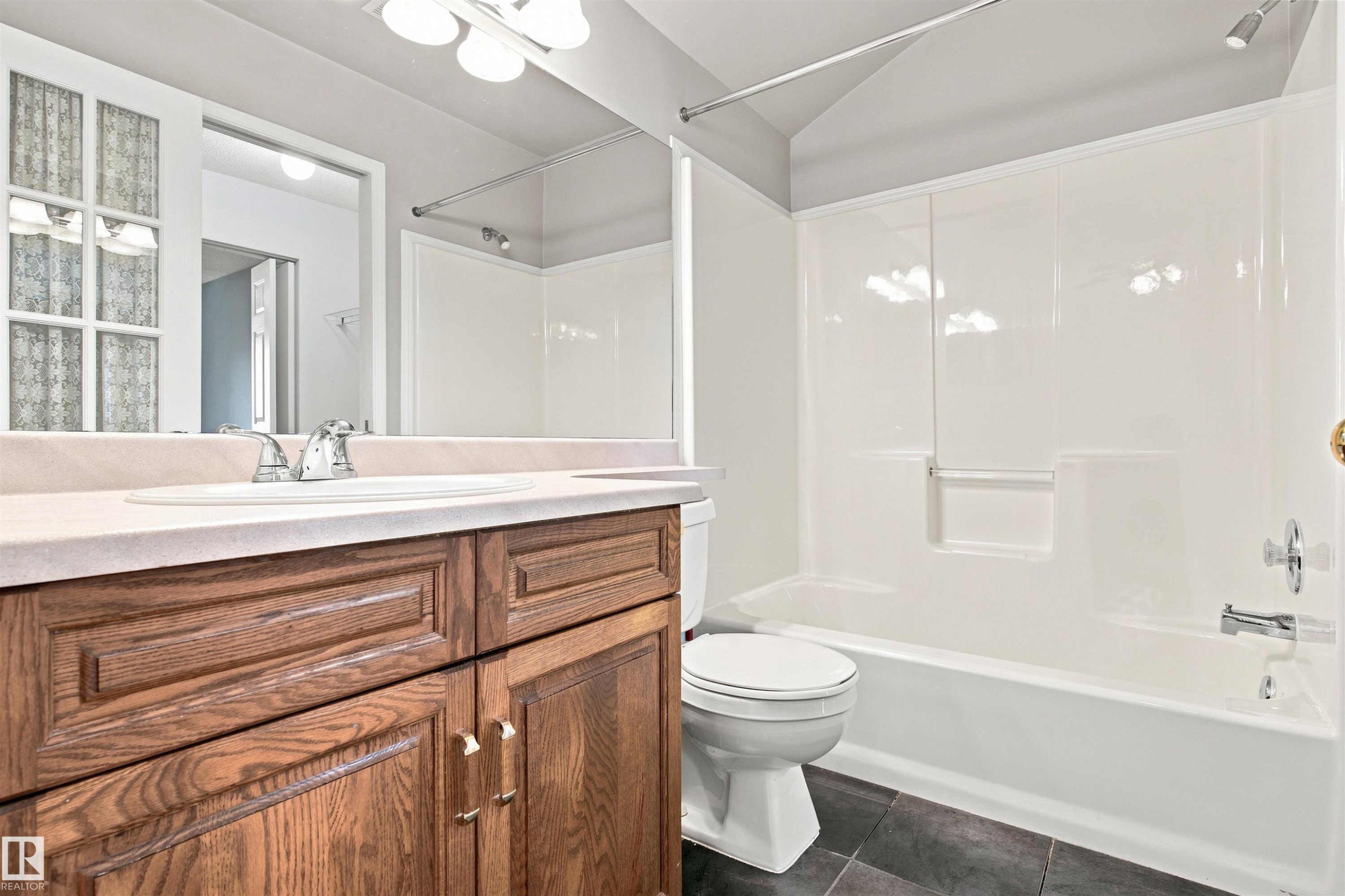 #1 3311 58 St Nw, Edmonton, AB - Indoor Photo Showing Bathroom