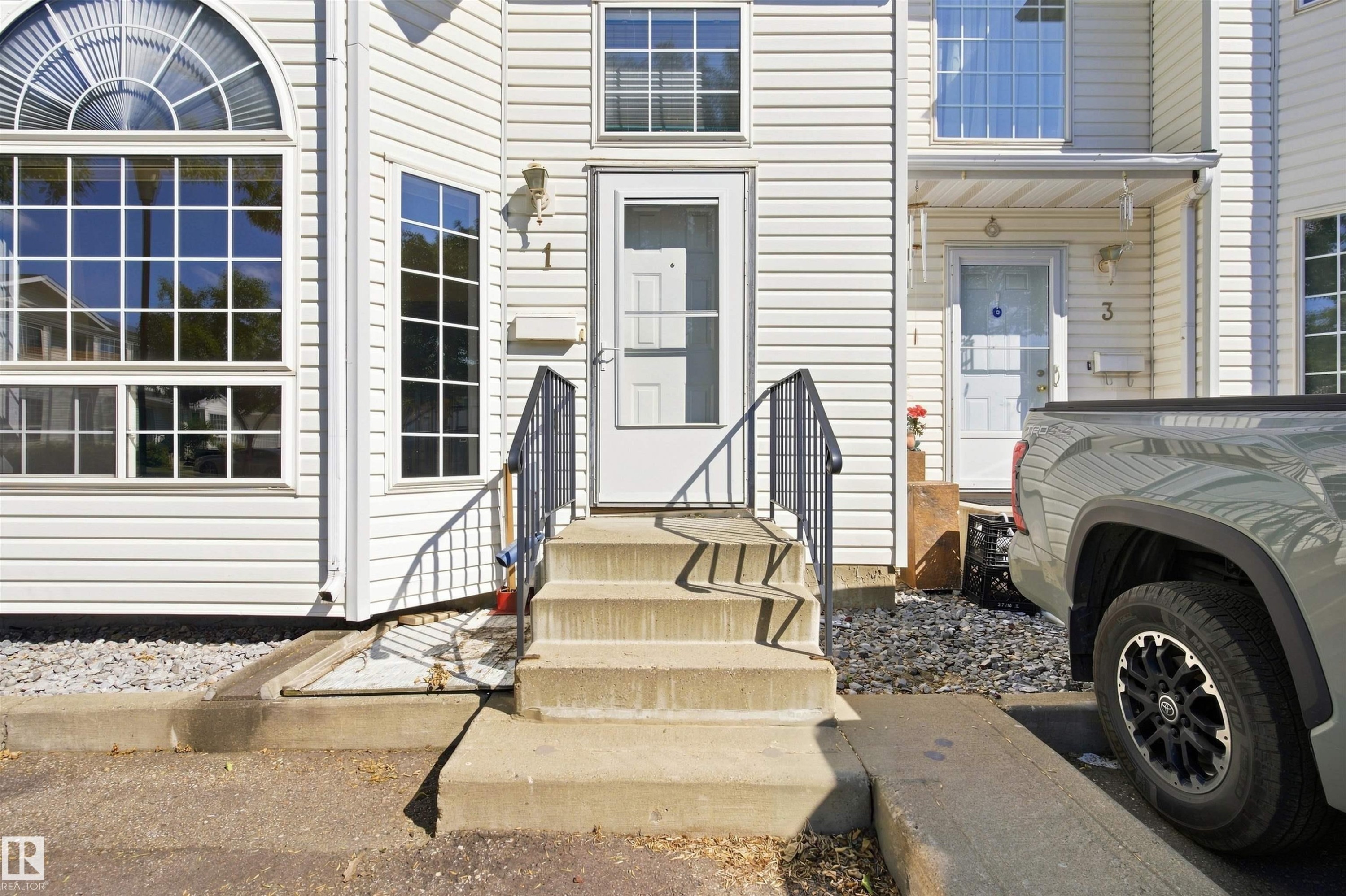 #1 3311 58 St Nw, Edmonton, AB - Outdoor With Facade