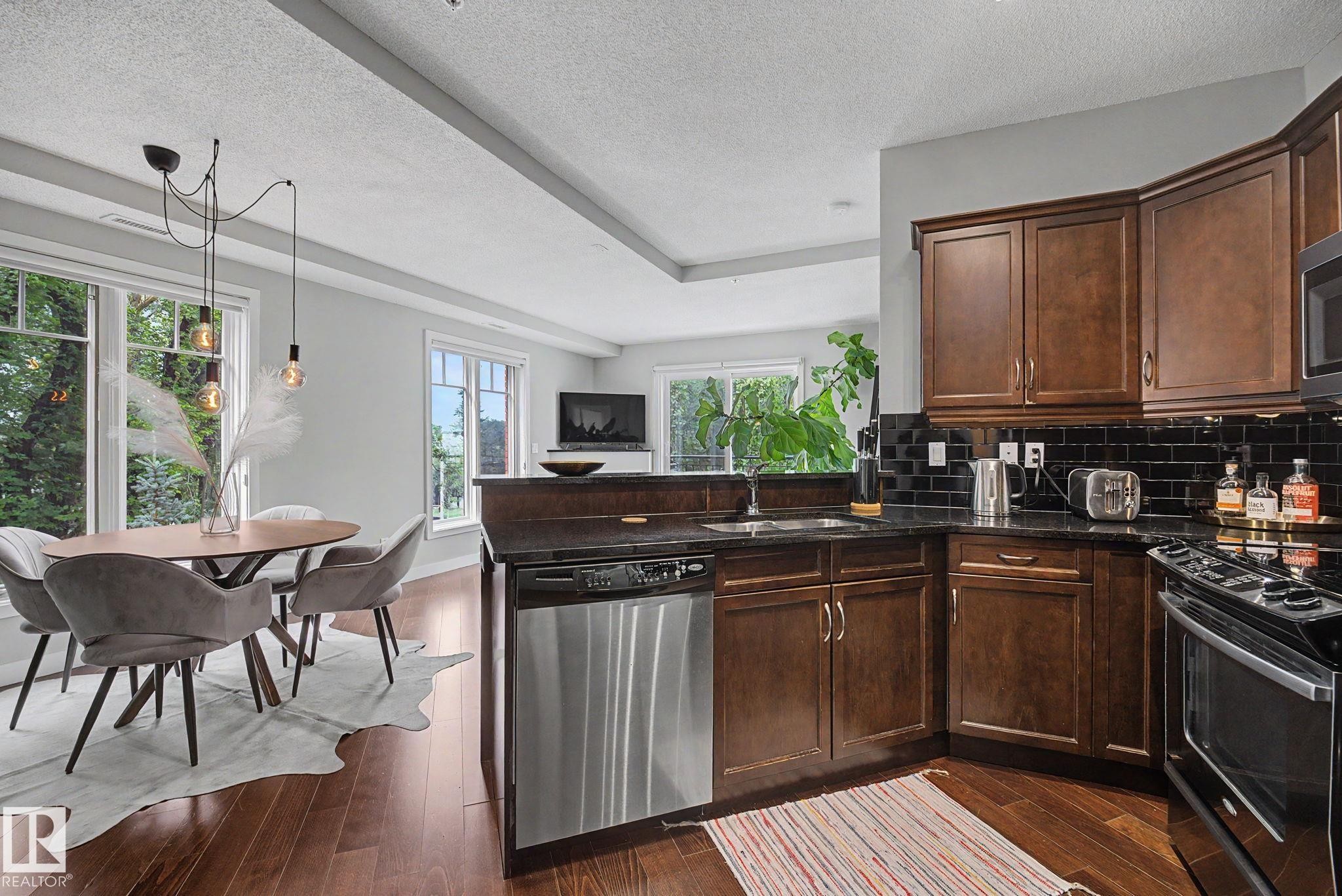 #307 7907 109 St Nw, Edmonton, AB - Indoor Photo Showing Kitchen