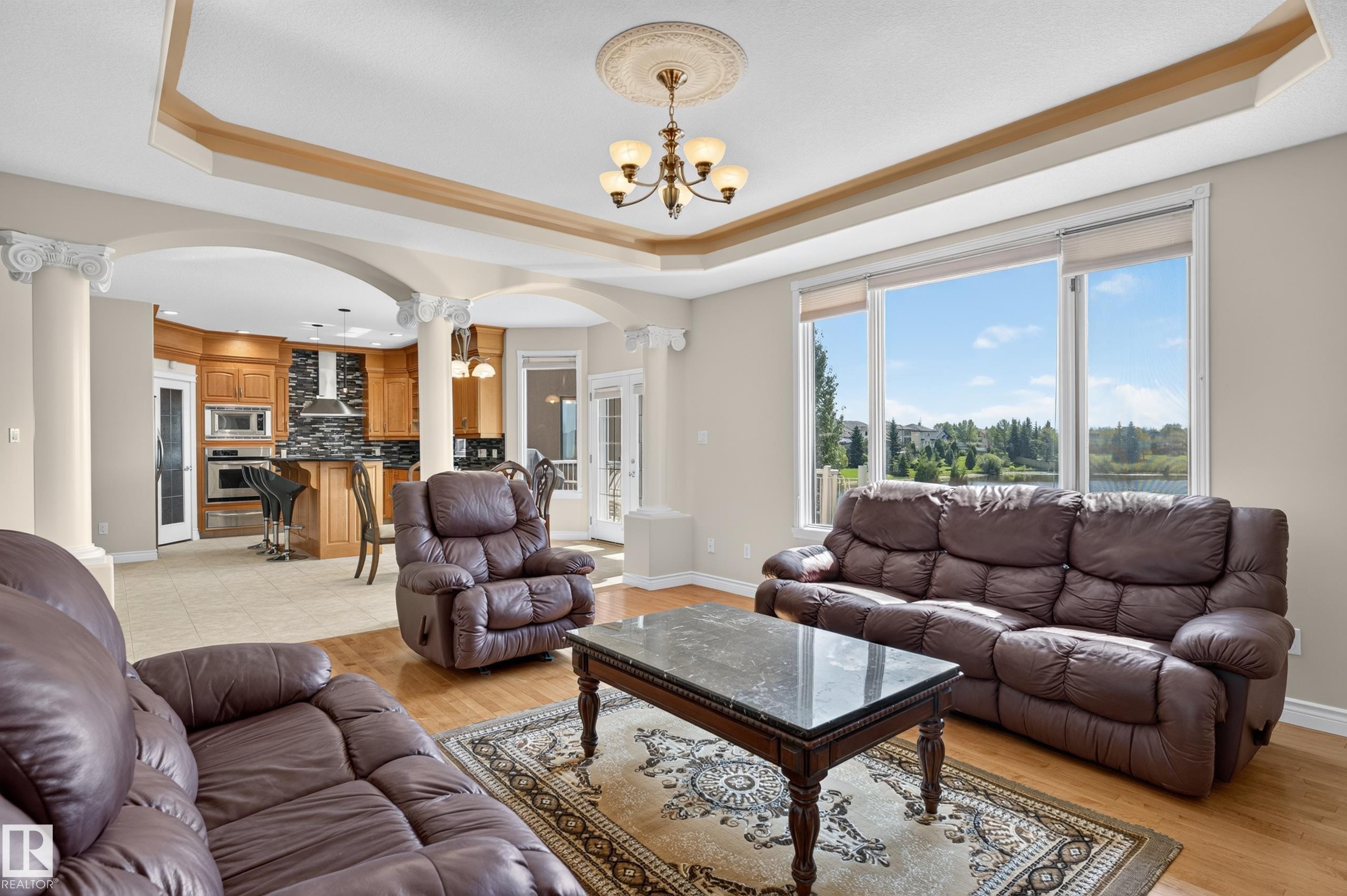 Open concept living area with wood-finish flooring - 13527 158 Avenue Nw, Edmonton, AB - Indoor Photo Showing Living Room