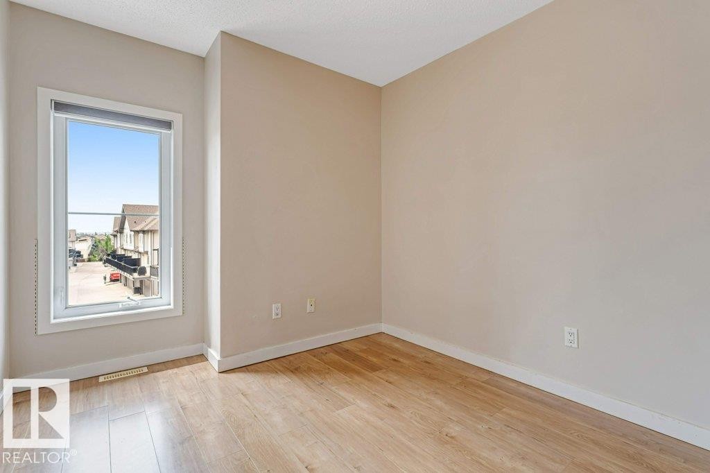 #1 655 Watt Bv Sw, Edmonton, AB - Indoor Photo Showing Other Room