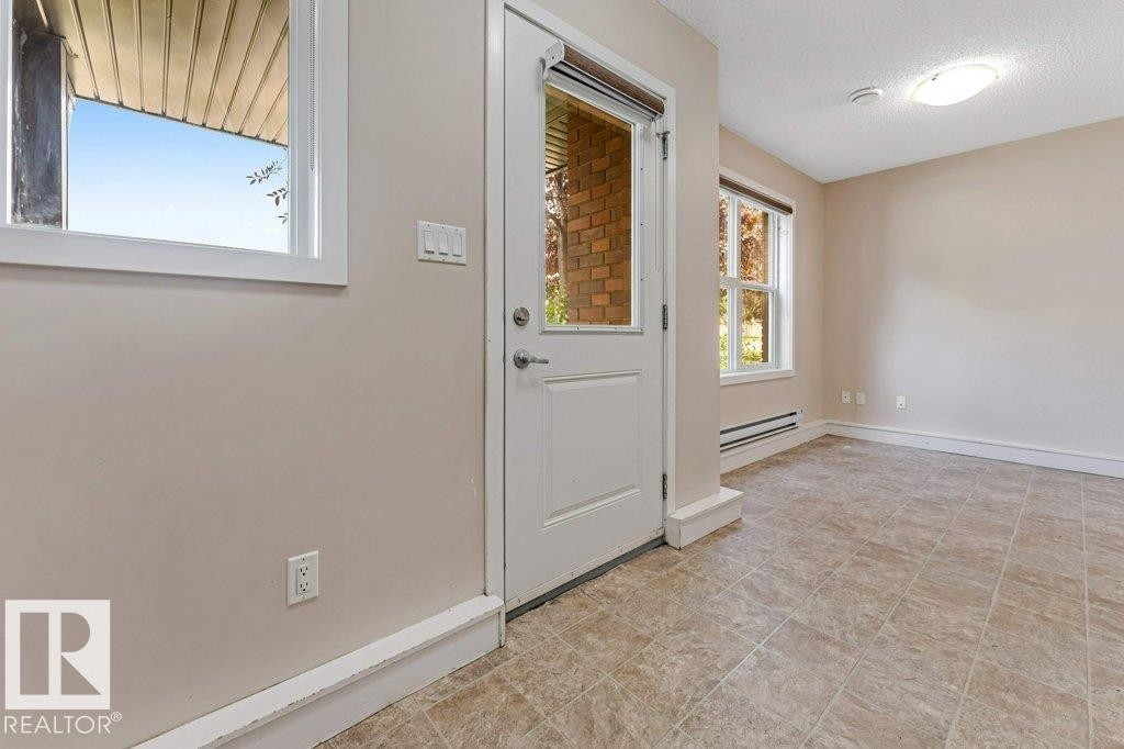 #1 655 Watt Bv Sw, Edmonton, AB - Indoor Photo Showing Other Room