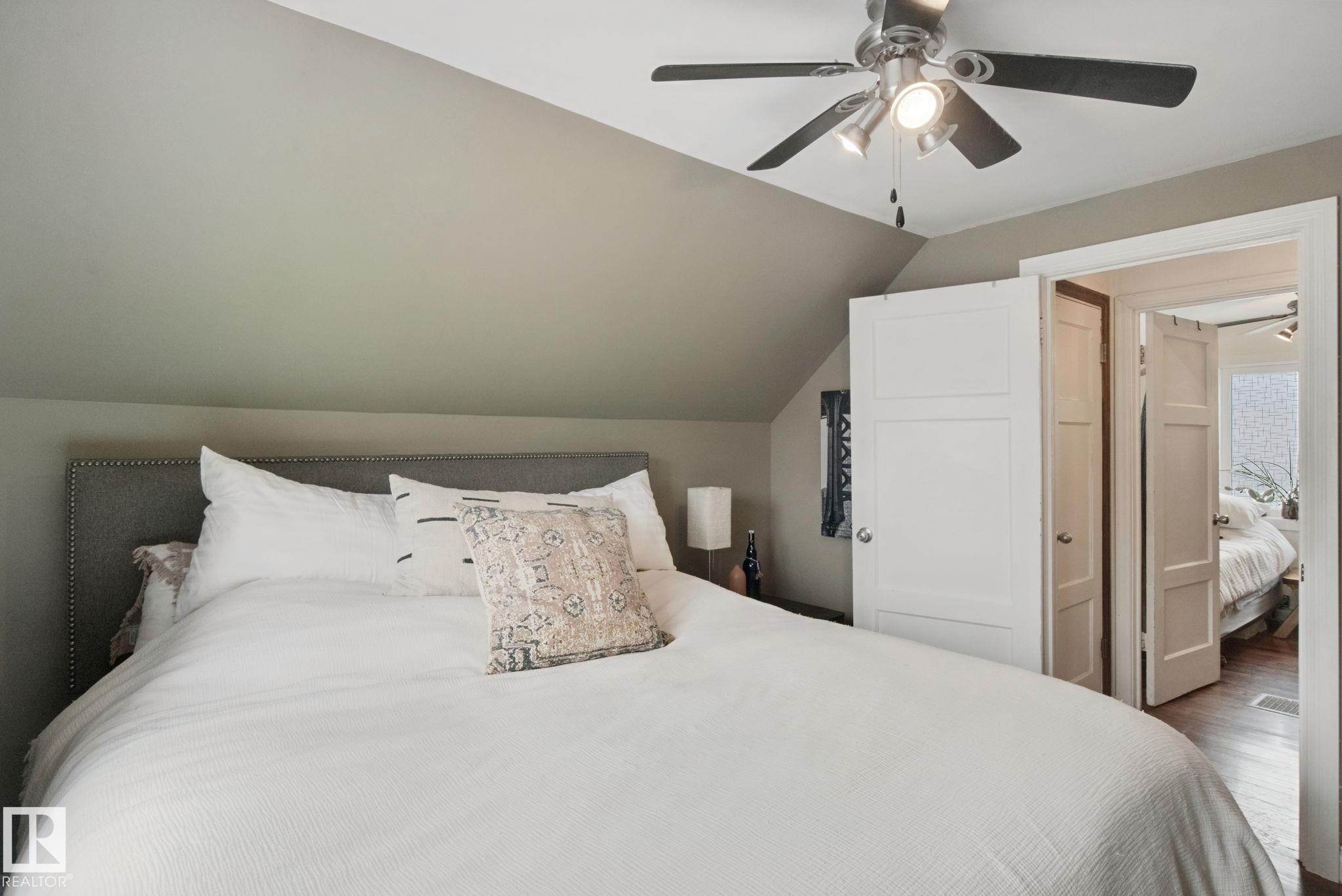 12131 126 Street Nw, Edmonton, AB - Indoor Photo Showing Bedroom