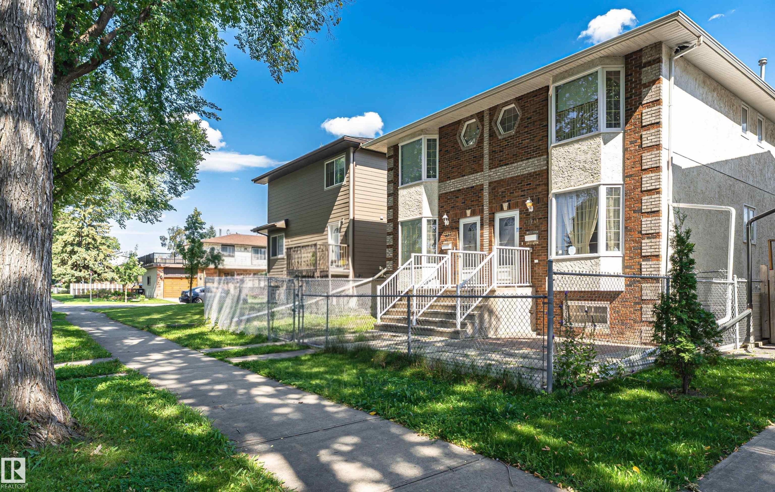 Brick and stucco facade with multiple window styles - 12241 93 Street Nw, Edmonton, AB - Outdoor With Facade