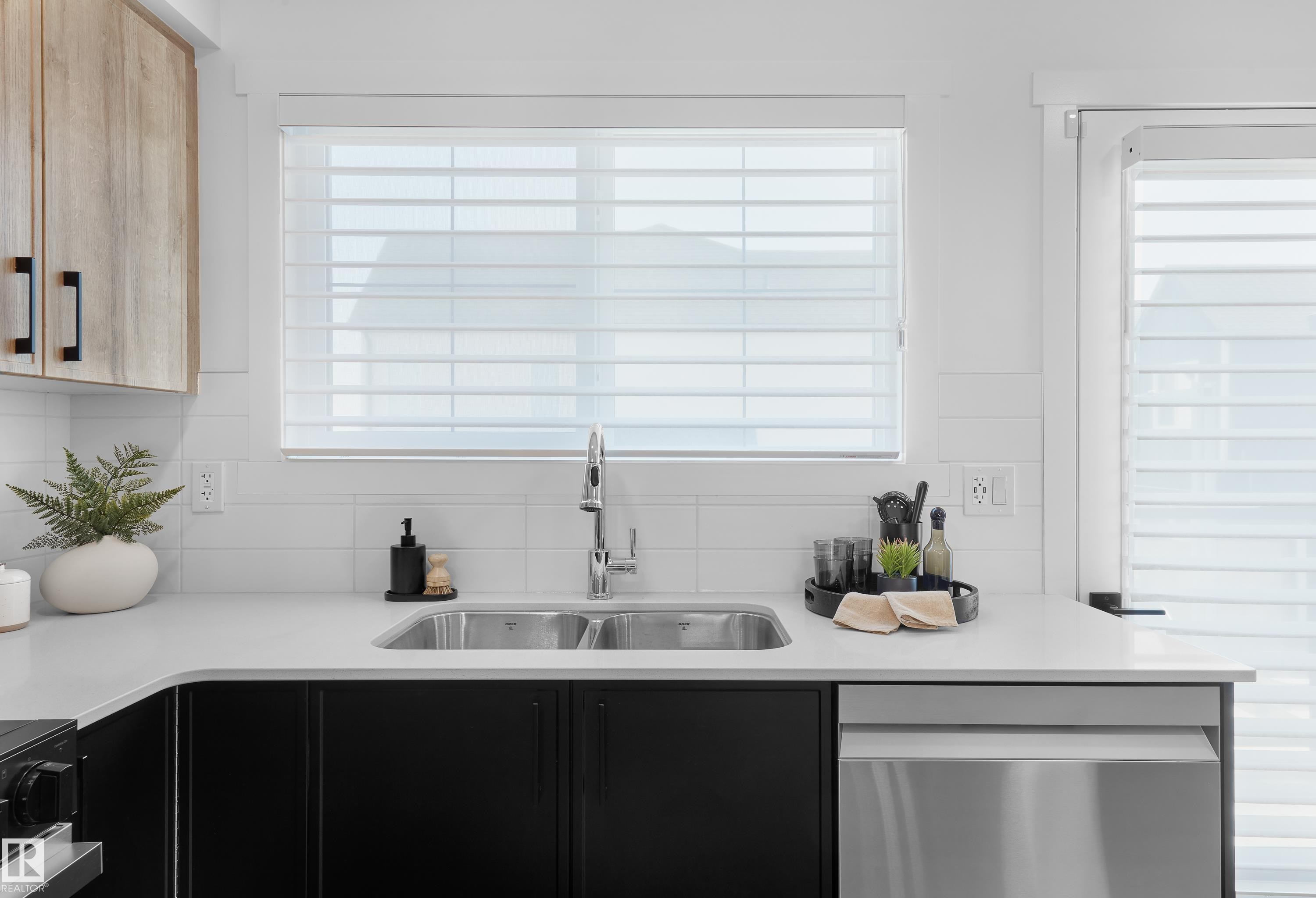 2024 Glastonbury Boulevard Nw, Edmonton, AB - Indoor Photo Showing Kitchen With Double Sink