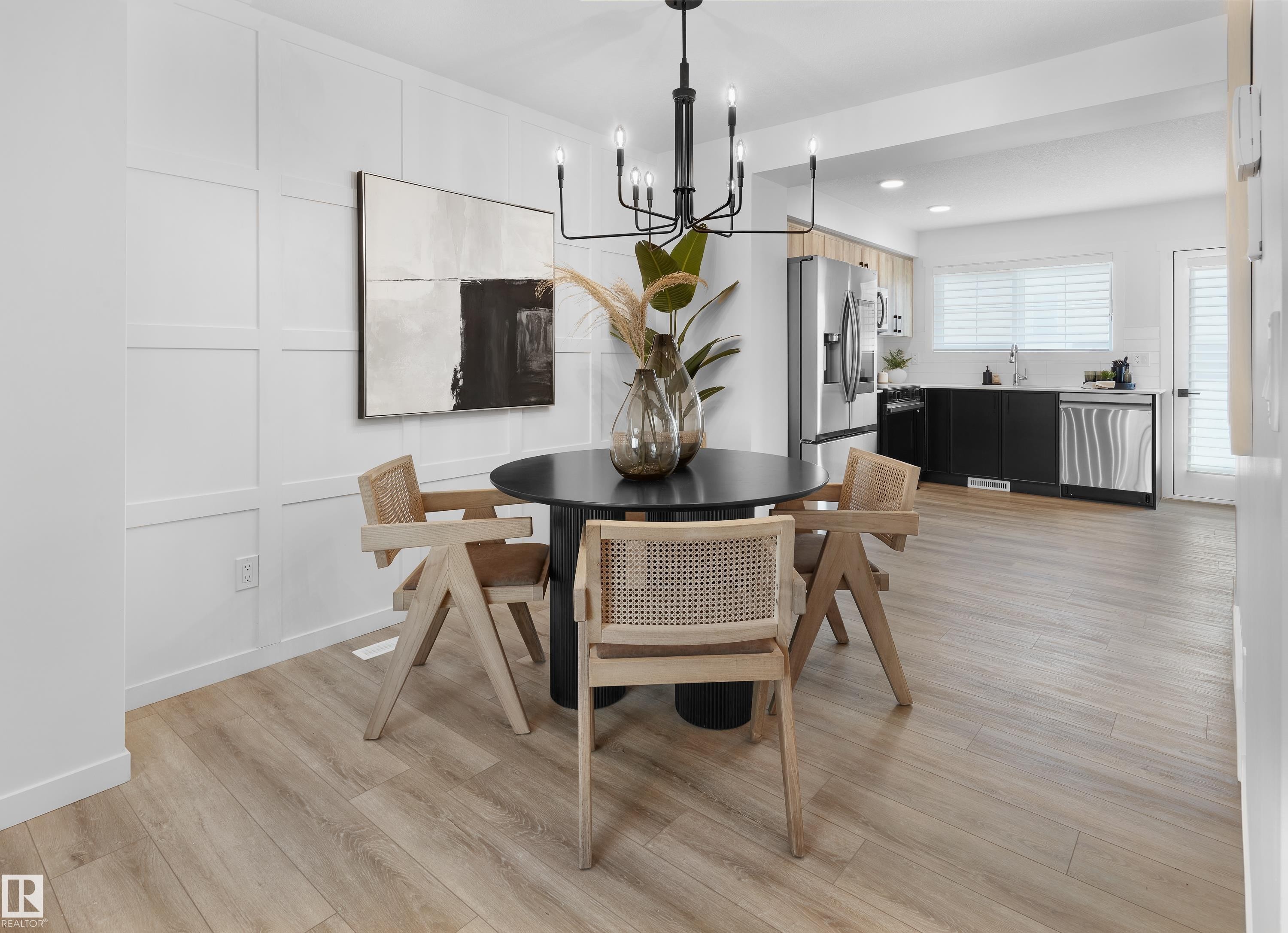 2024 Glastonbury Boulevard Nw, Edmonton, AB - Indoor Photo Showing Dining Room