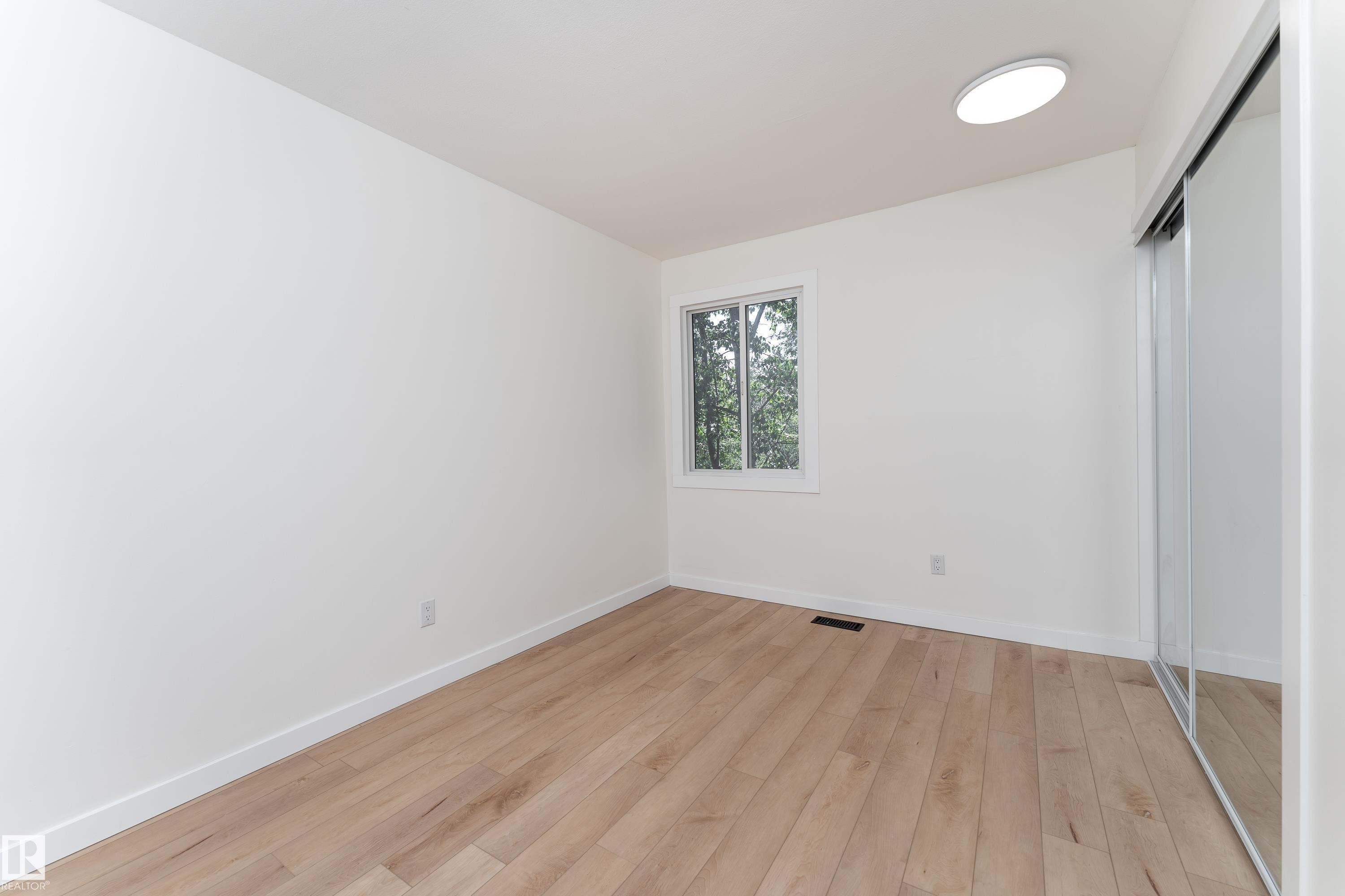 #10 1415 62 St Nw, Edmonton, AB - Indoor Photo Showing Other Room