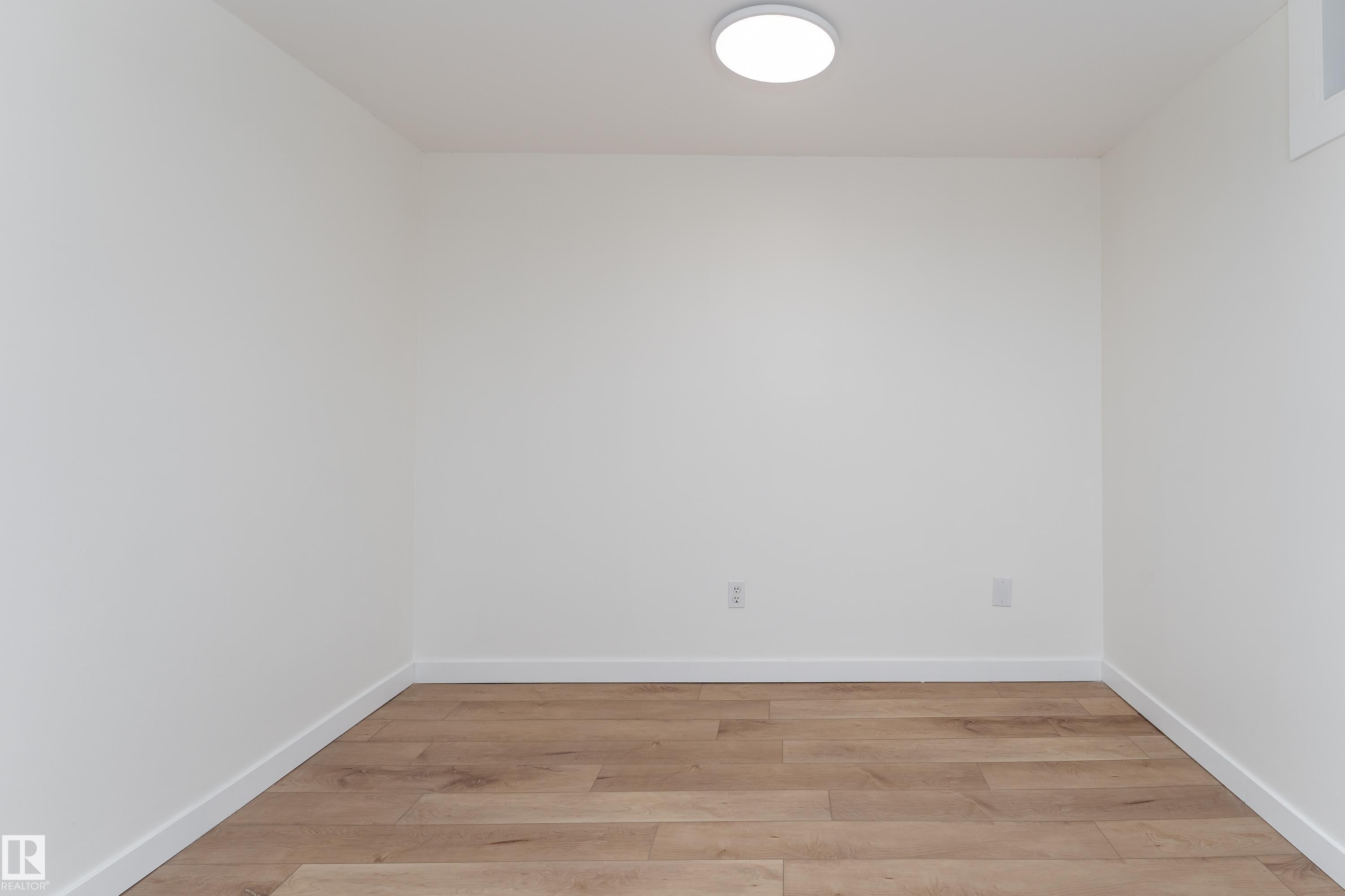 #10 1415 62 St Nw, Edmonton, AB - Indoor Photo Showing Other Room