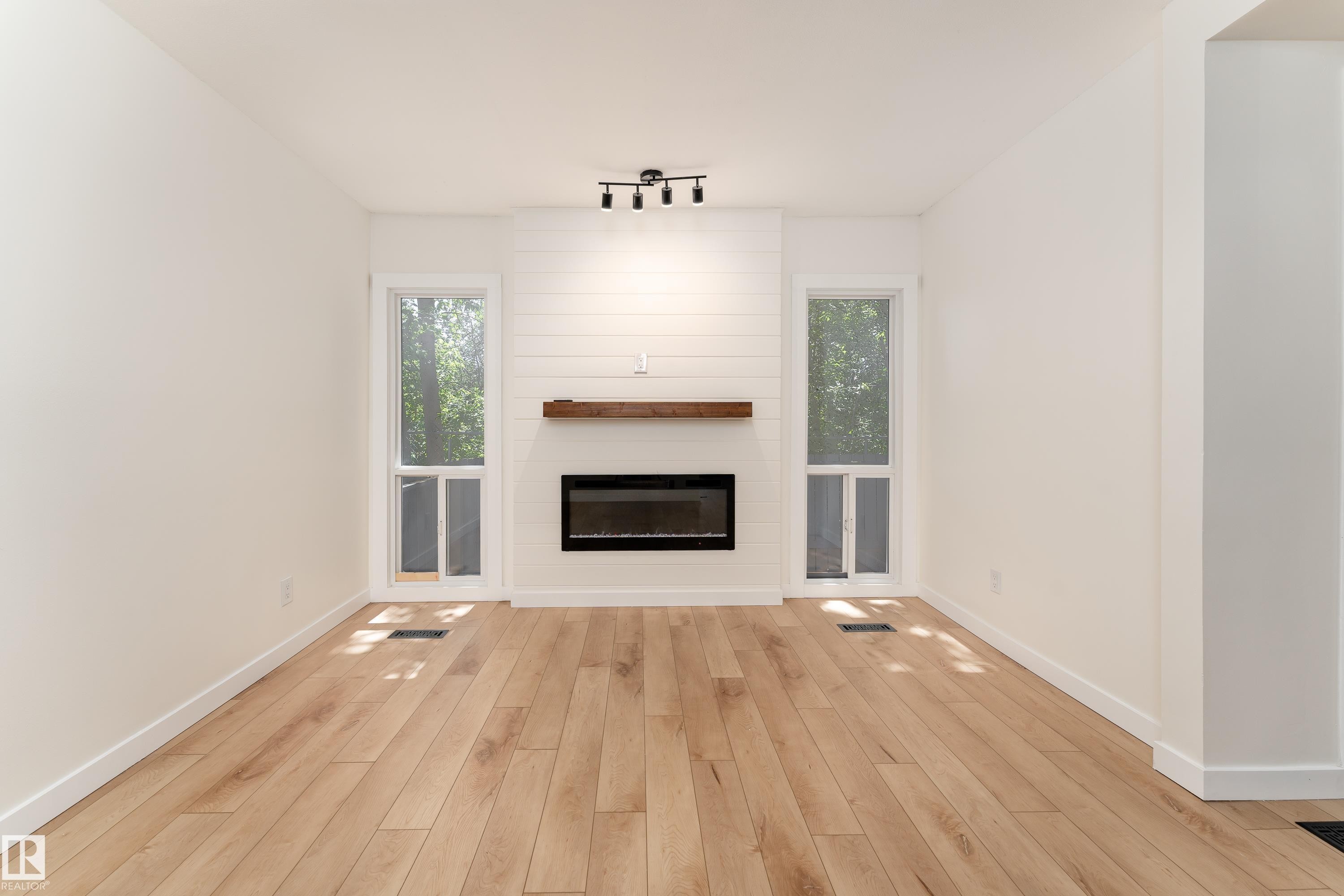 #10 1415 62 St Nw, Edmonton, AB - Indoor Photo Showing Living Room With Fireplace