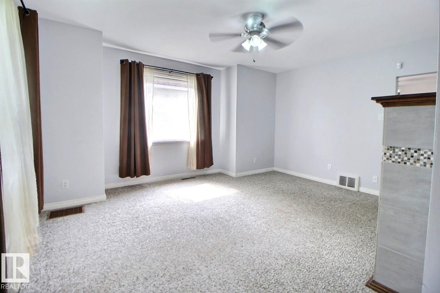 11626 87 Street Nw, Edmonton, AB - Indoor Photo Showing Other Room