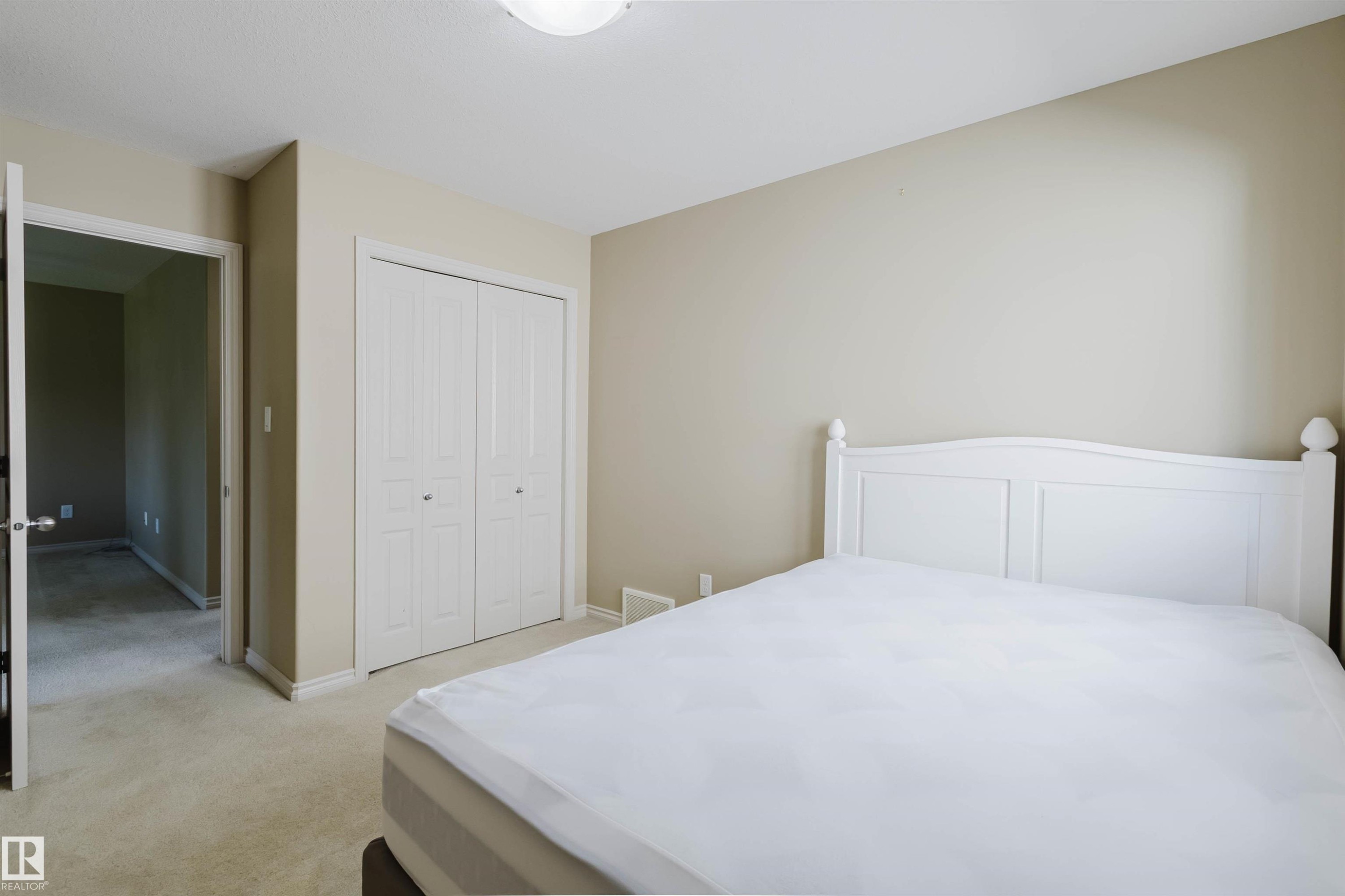 Neutral-toned walls complement the light-colored carpeting - 864 Armitage Wynd Sw, Edmonton, AB - Indoor Photo Showing Bedroom